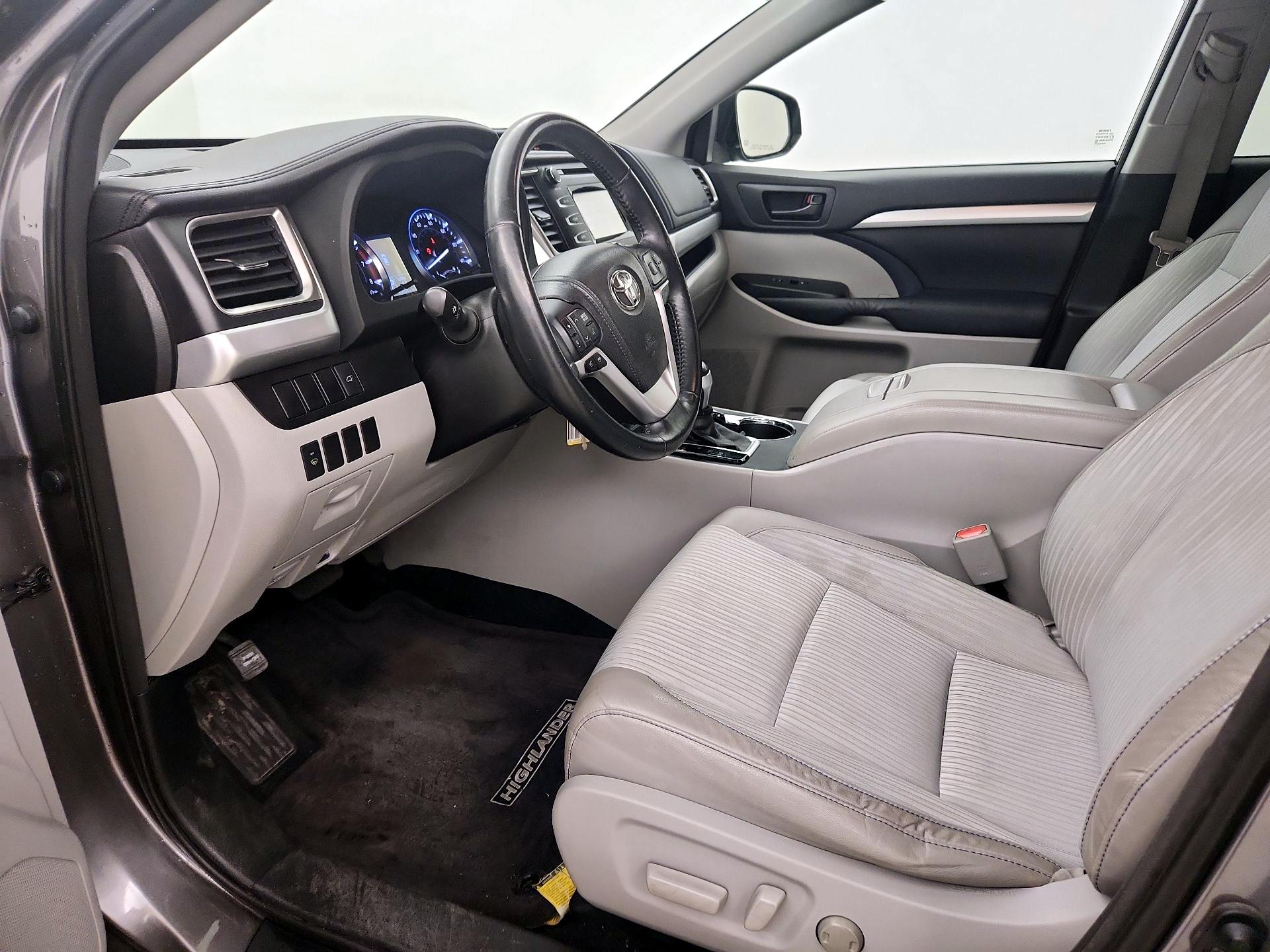 Thumbnail: 2015 Toyota Highlander - 9