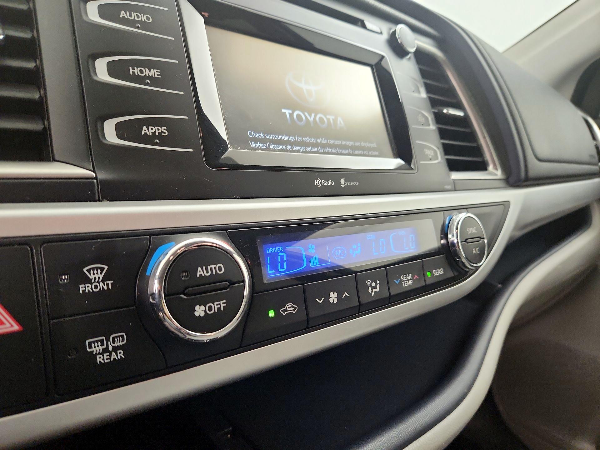 Thumbnail: 2015 Toyota Highlander - 14