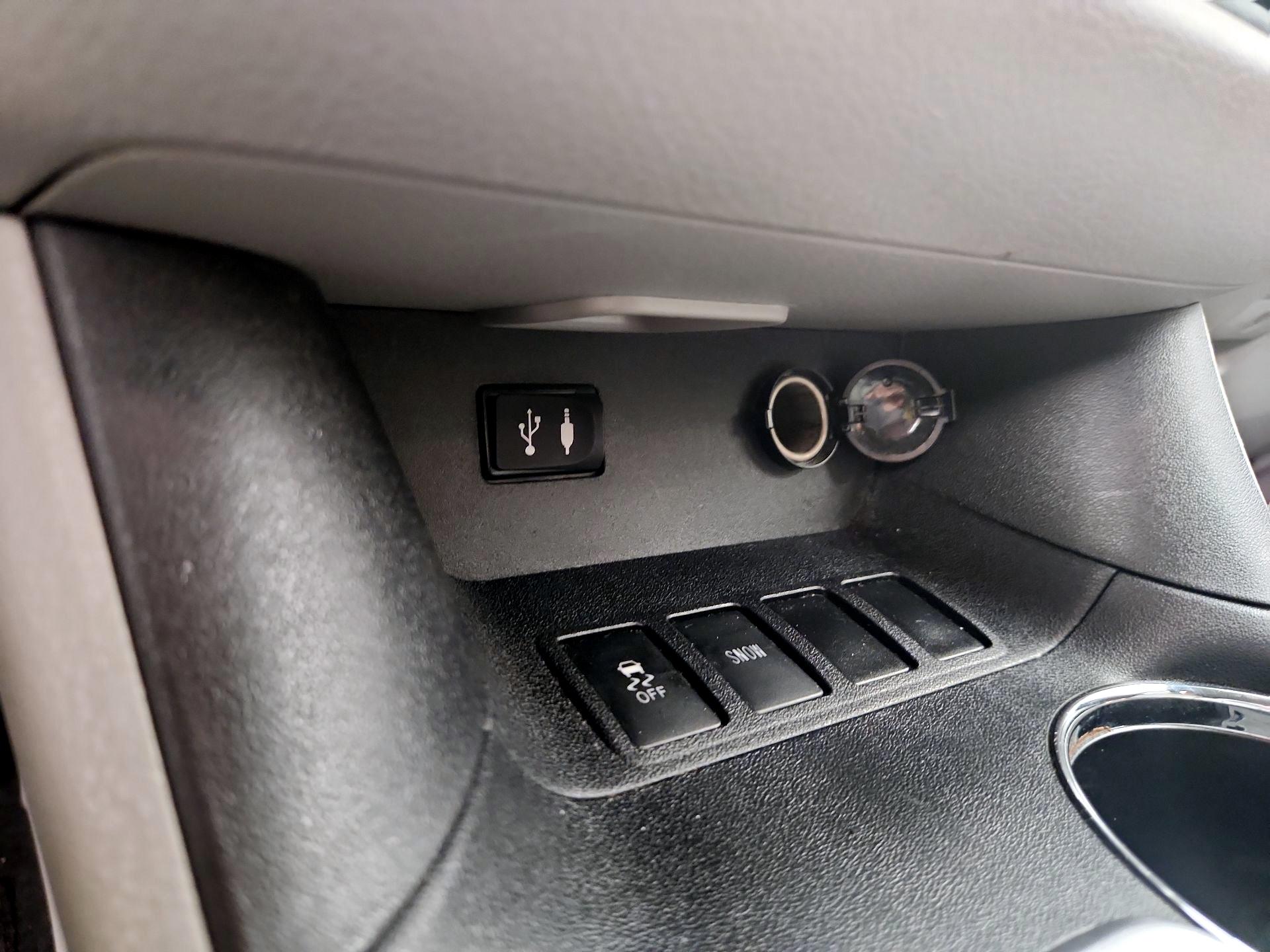 Thumbnail: 2015 Toyota Highlander - 16