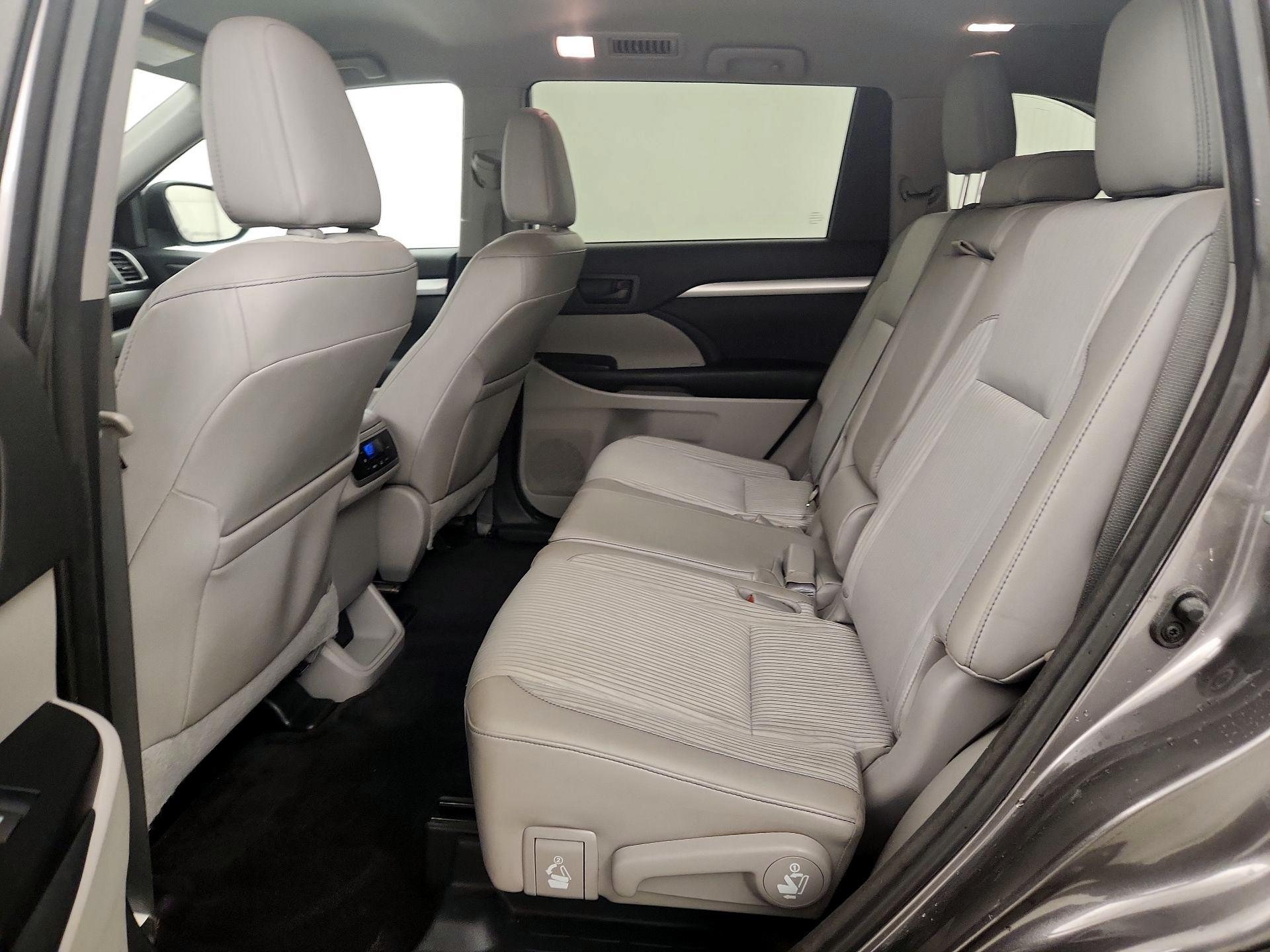 Thumbnail: 2015 Toyota Highlander - 17