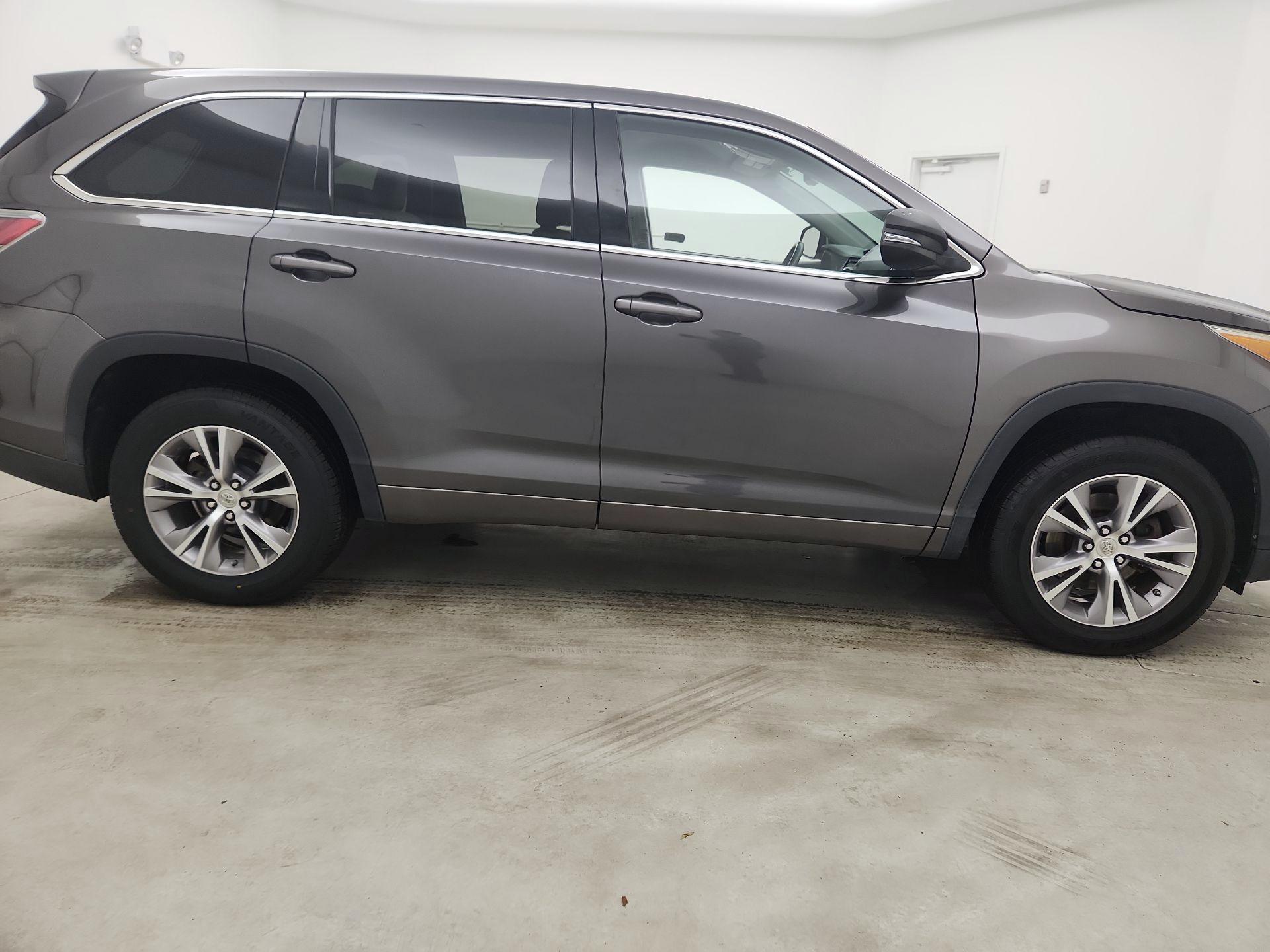 Thumbnail: 2015 Toyota Highlander - 4