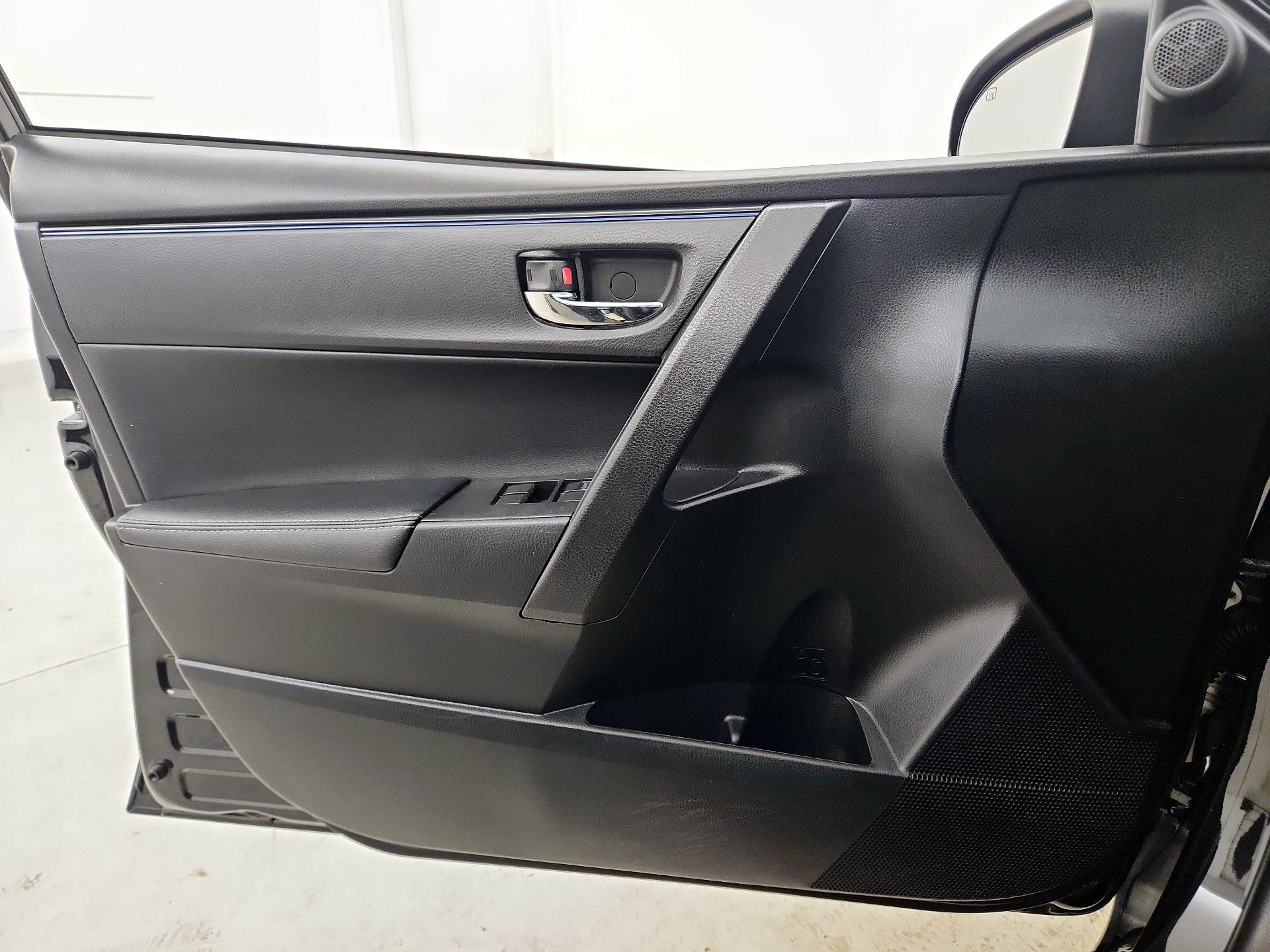 Thumbnail: 2018 Toyota Corolla - 12