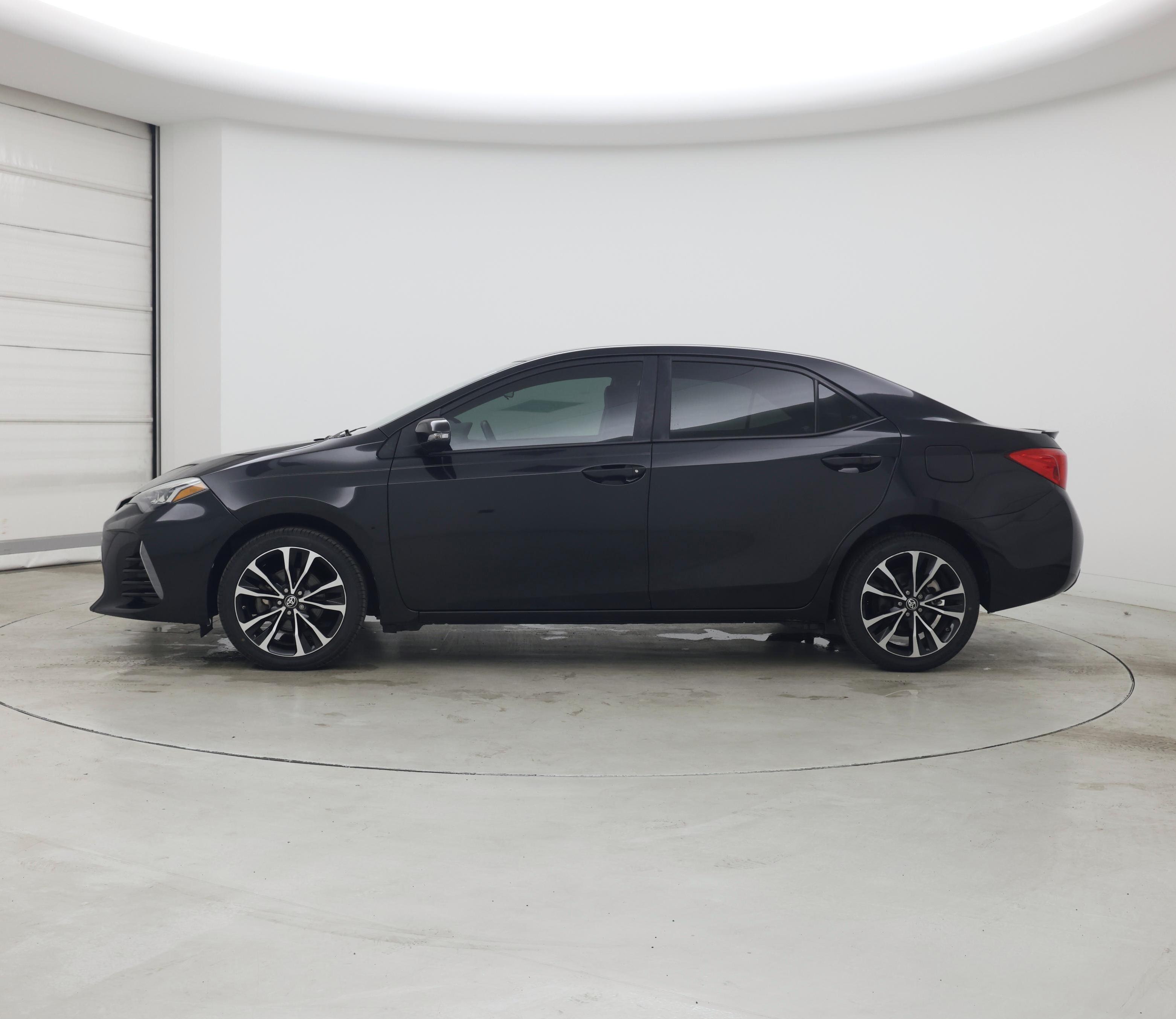 Thumbnail: 2018 Toyota Corolla - 3