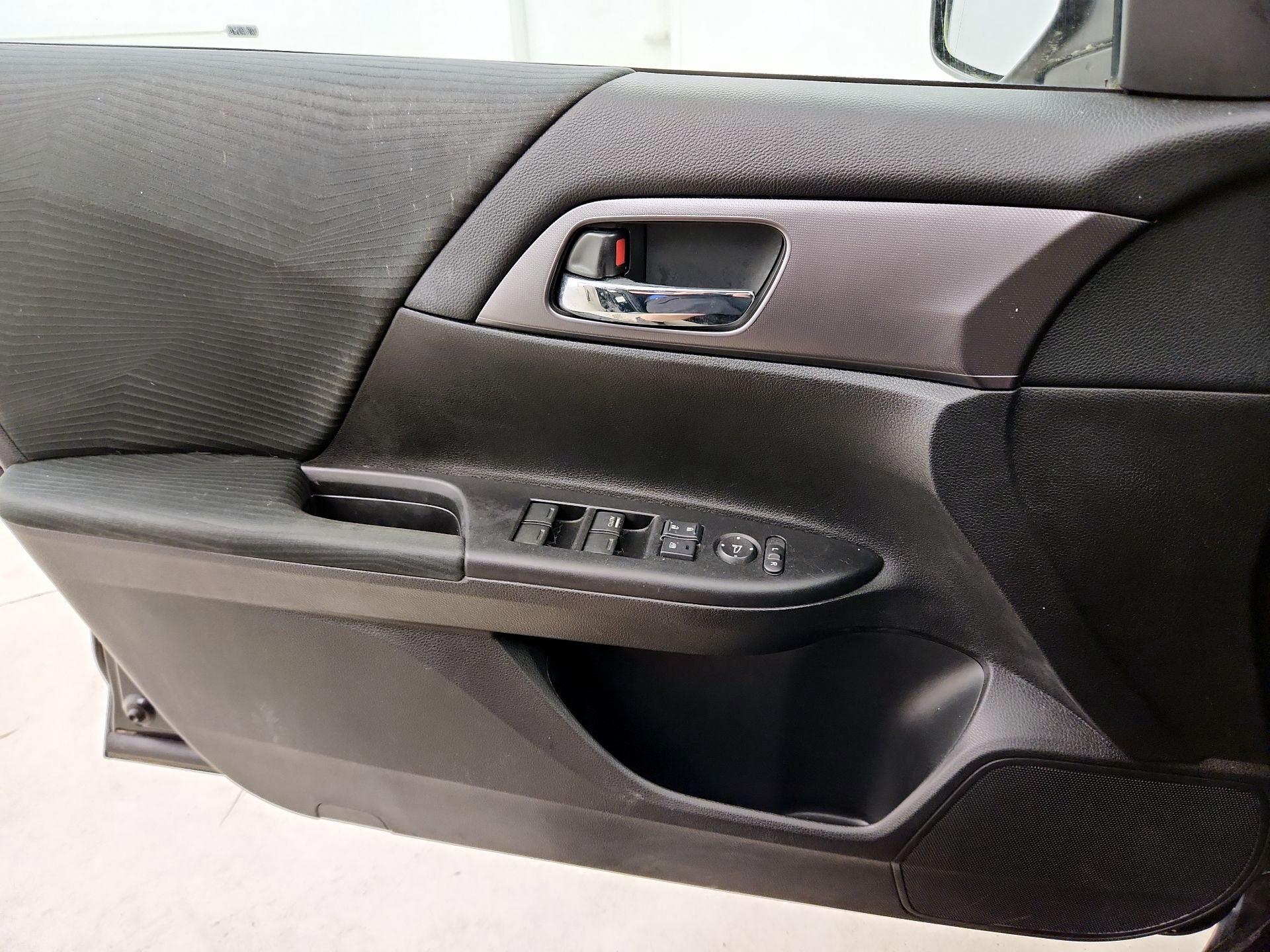 Thumbnail: 2015 Honda Accord - 10