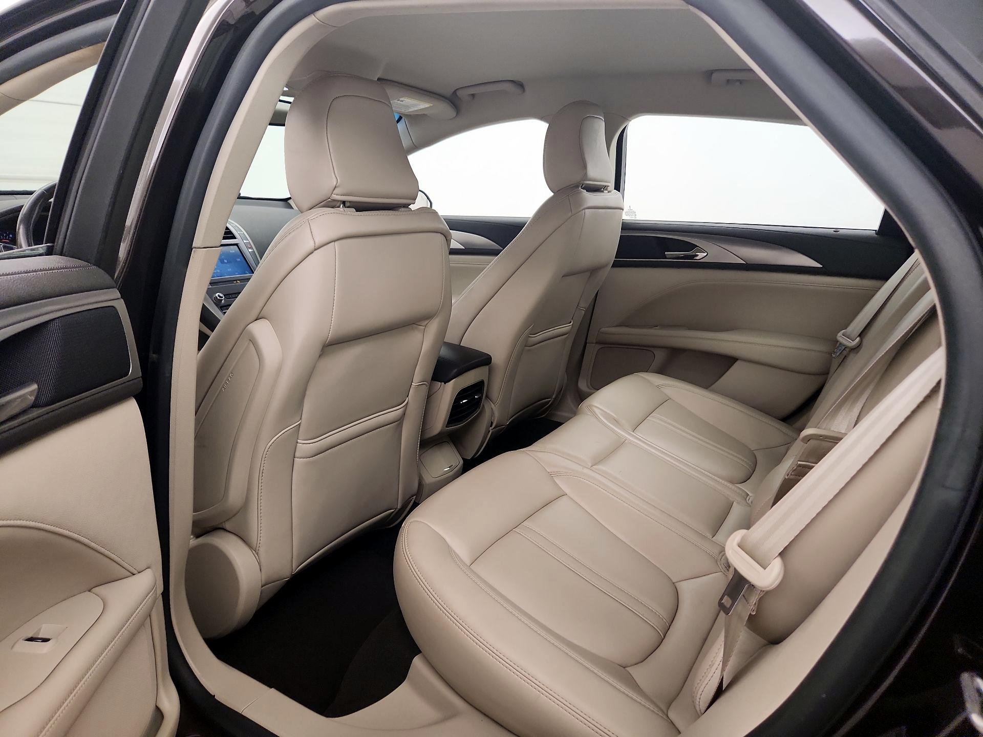 Thumbnail: 2020 Lincoln MKZ - 17