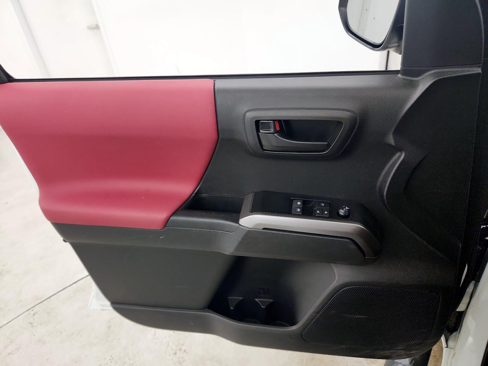 Thumbnail: 2022 Toyota Tacoma - 12