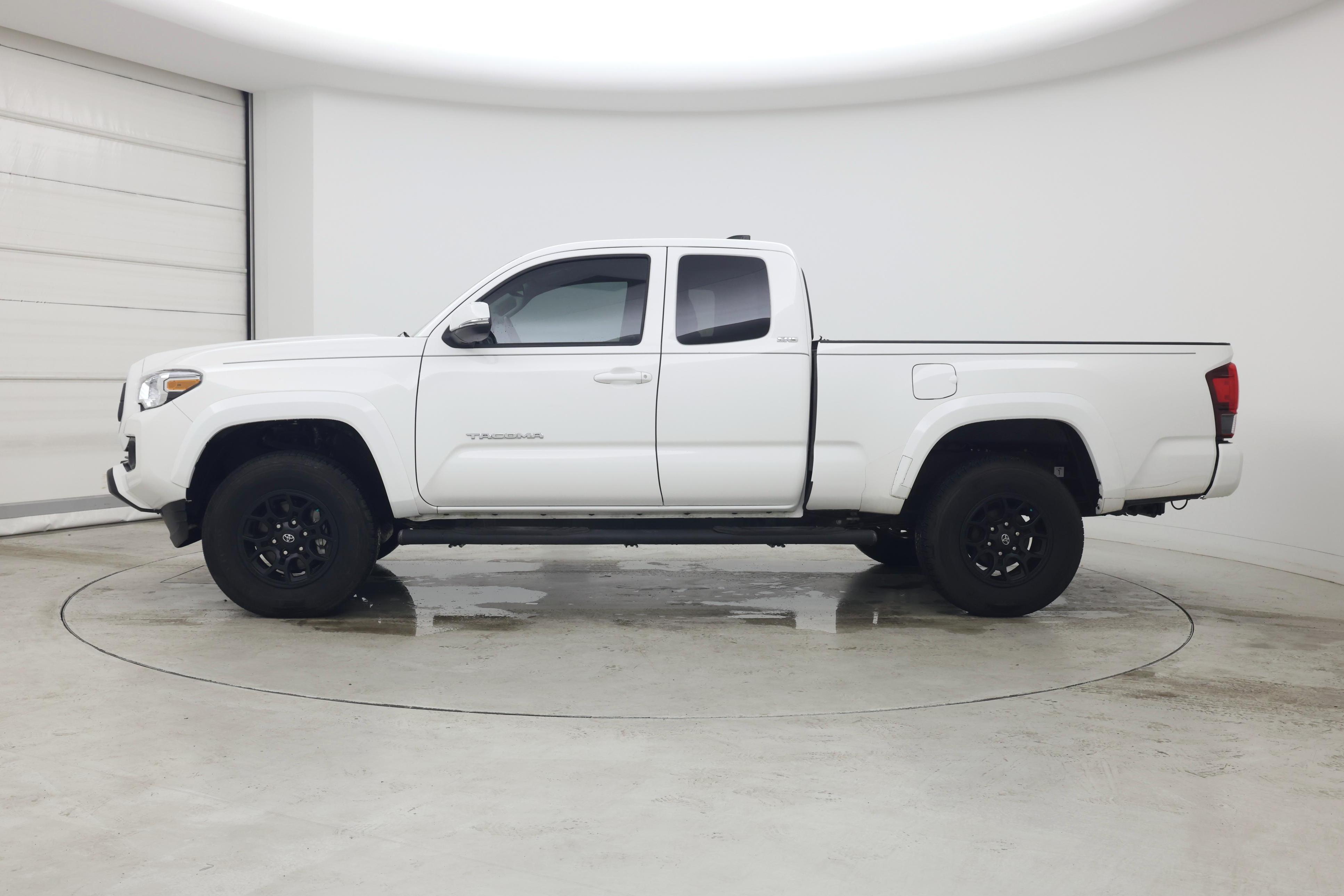 Thumbnail: 2022 Toyota Tacoma - 3