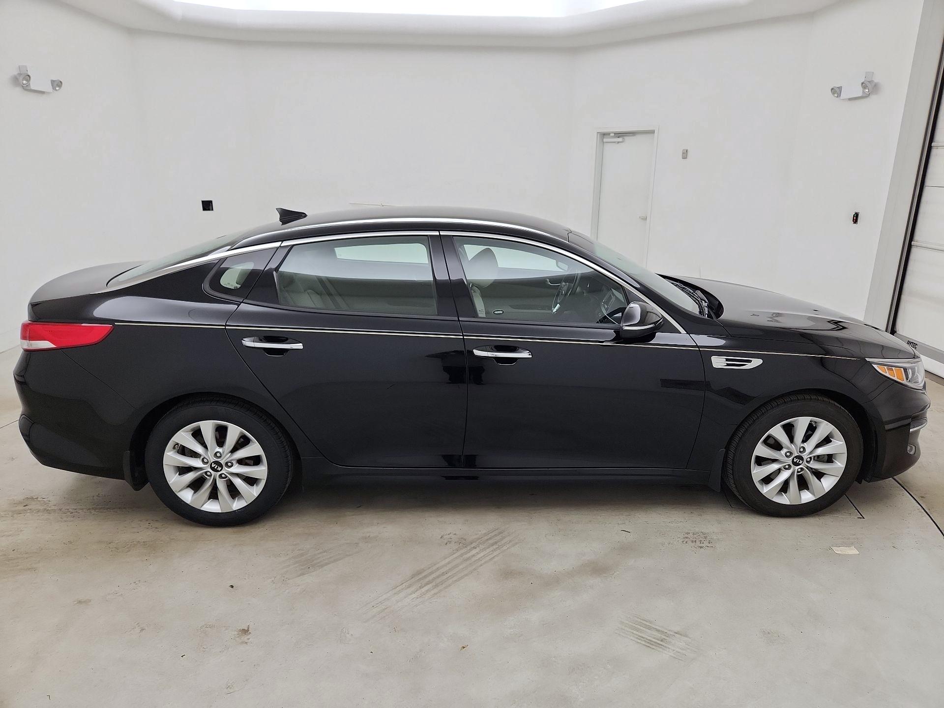 Thumbnail: 2016 Kia Optima - 4