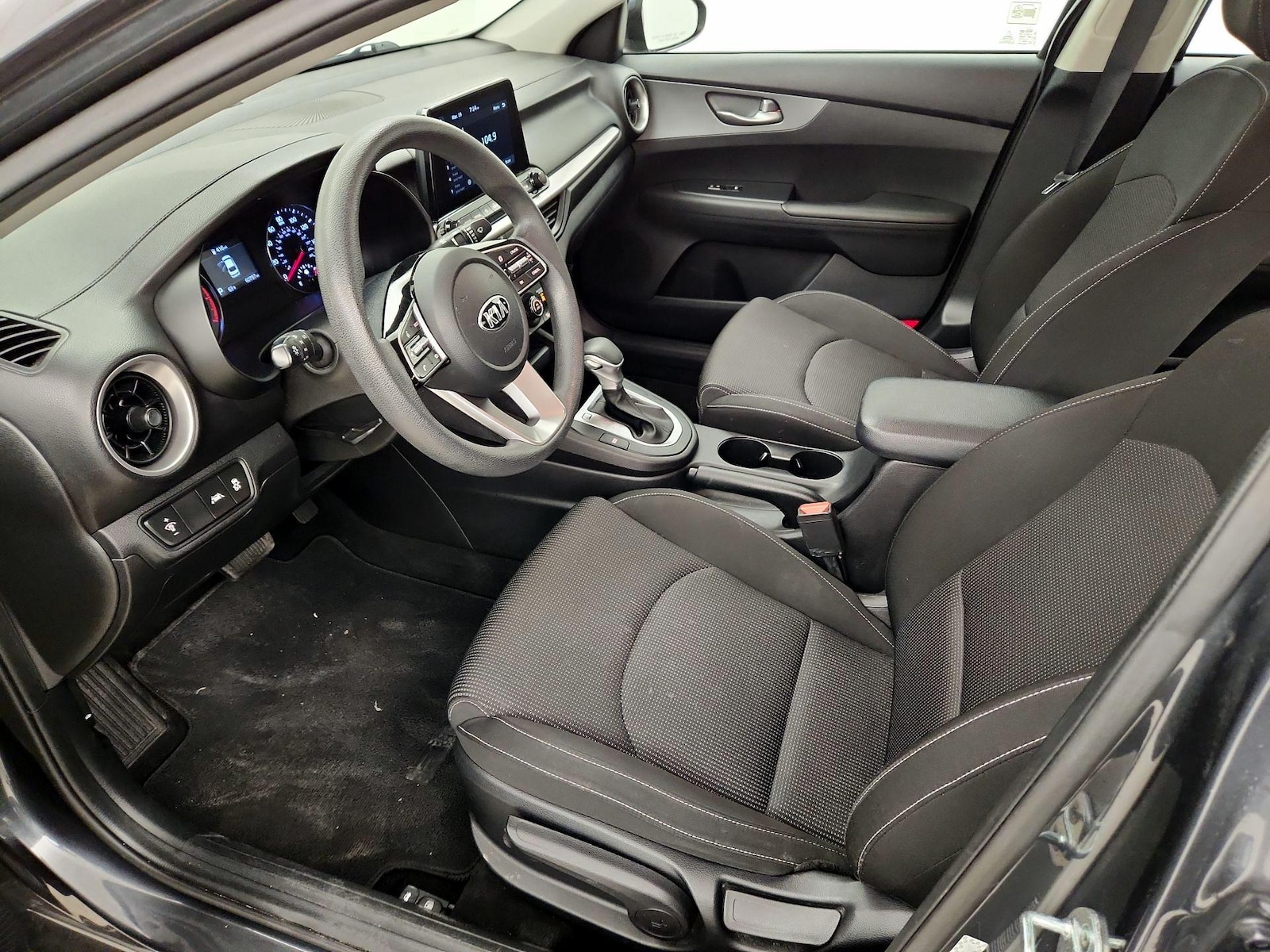 2021 Kia Forte LXS - Photo 10