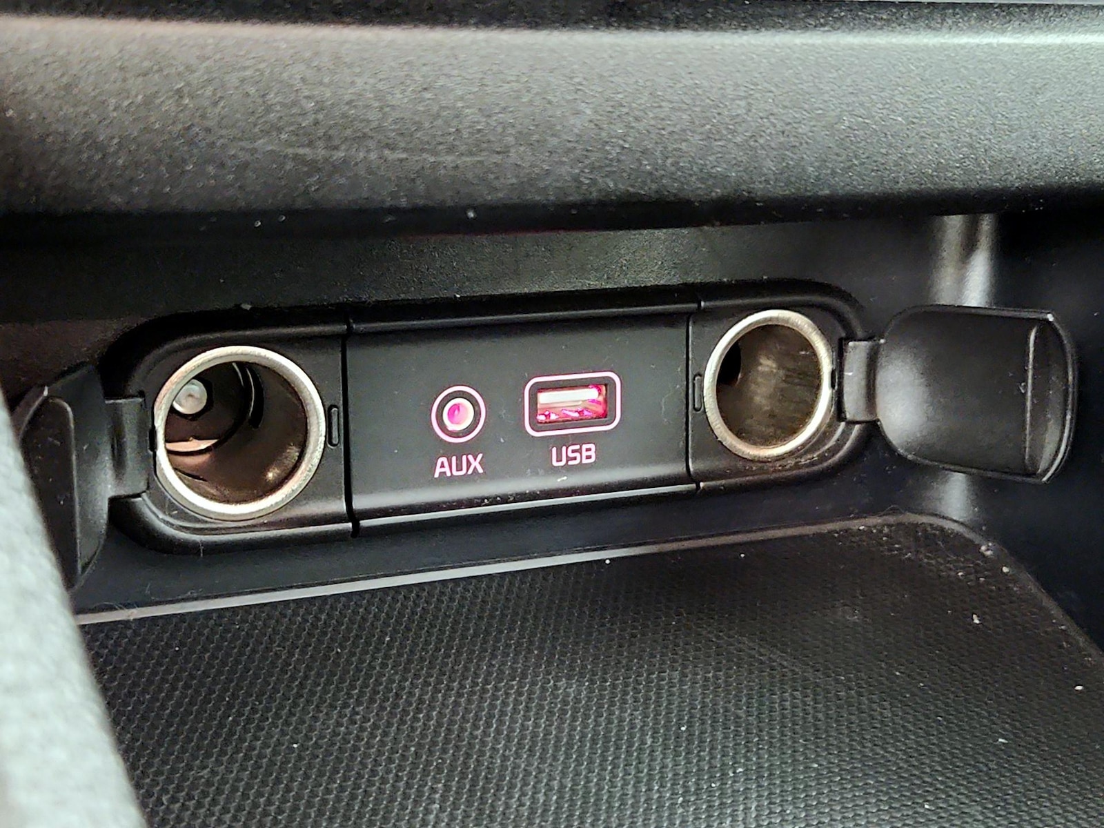 2021 Kia Forte LXS - Photo 17