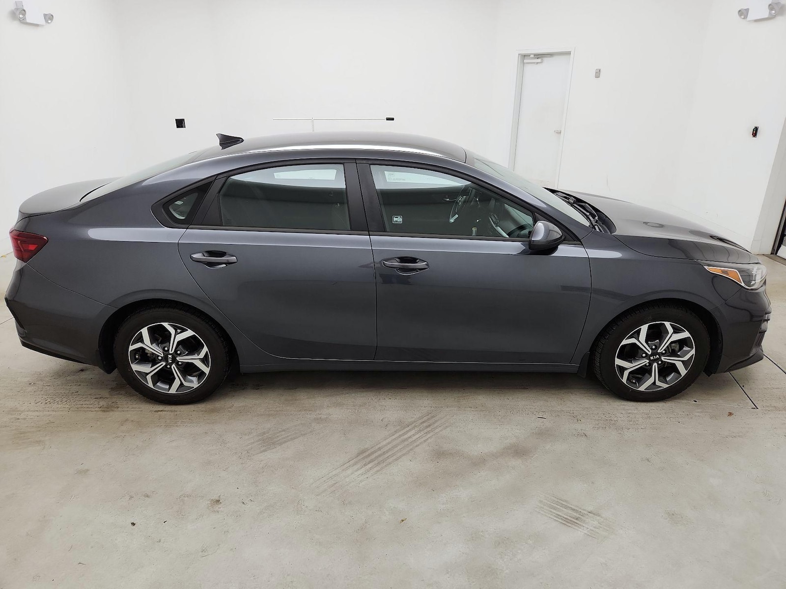 2021 Kia Forte LXS - Photo 4