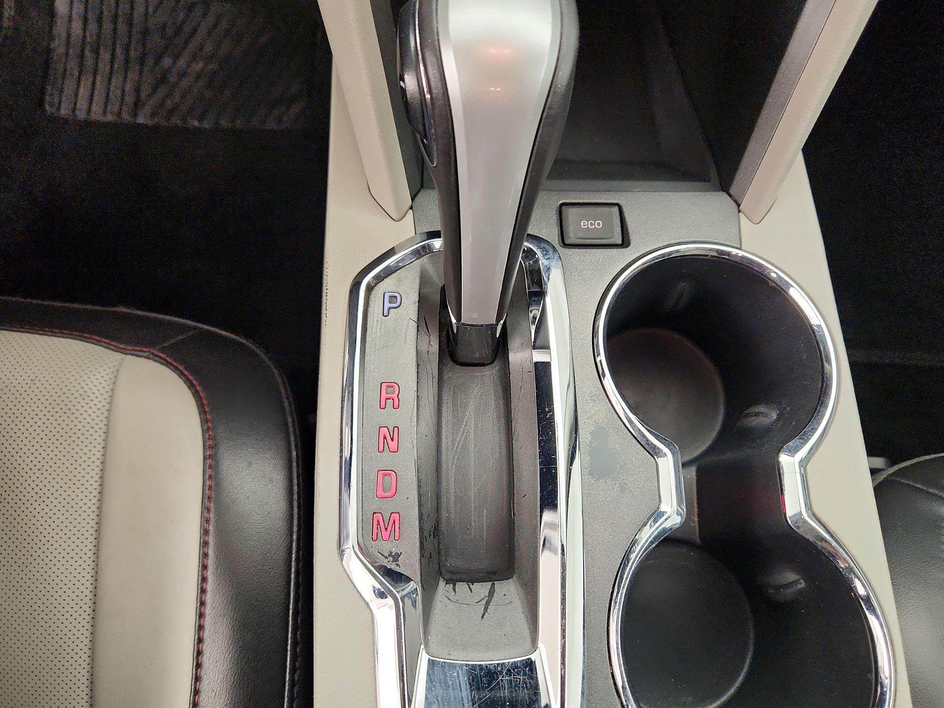 Thumbnail: 2015 GMC Terrain - 17