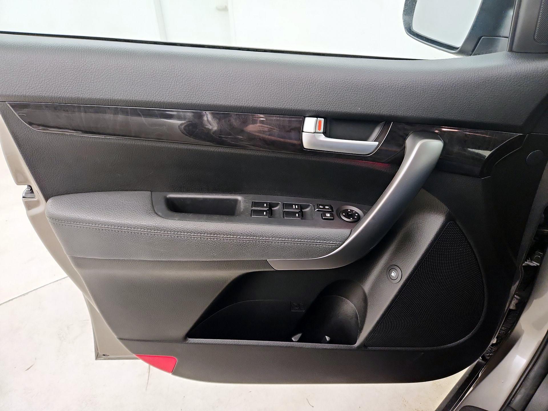 Thumbnail: 2014 Kia Sorento - 10