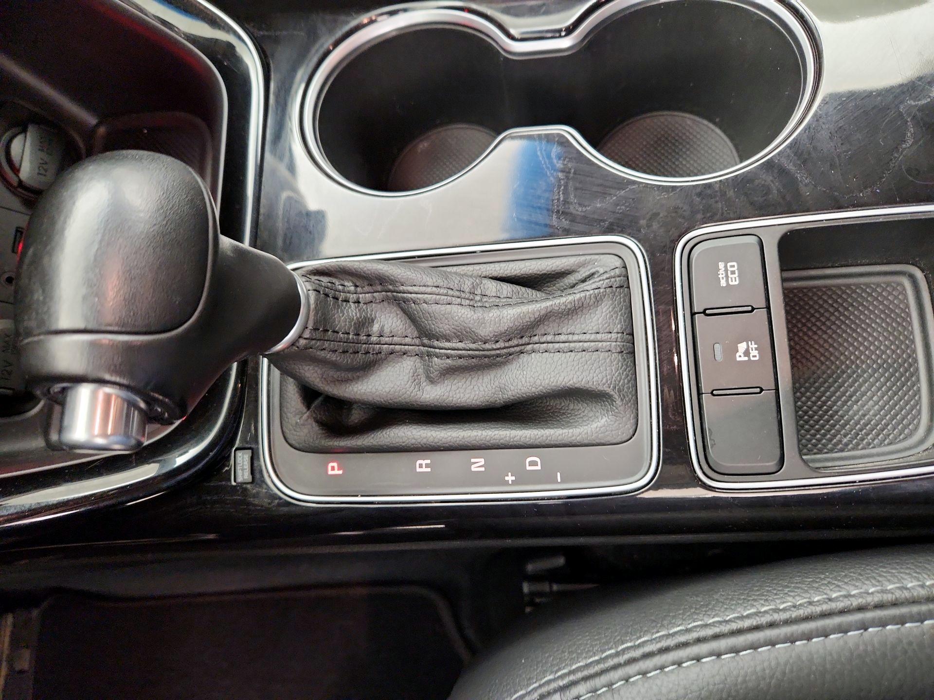 Thumbnail: 2014 Kia Sorento - 15