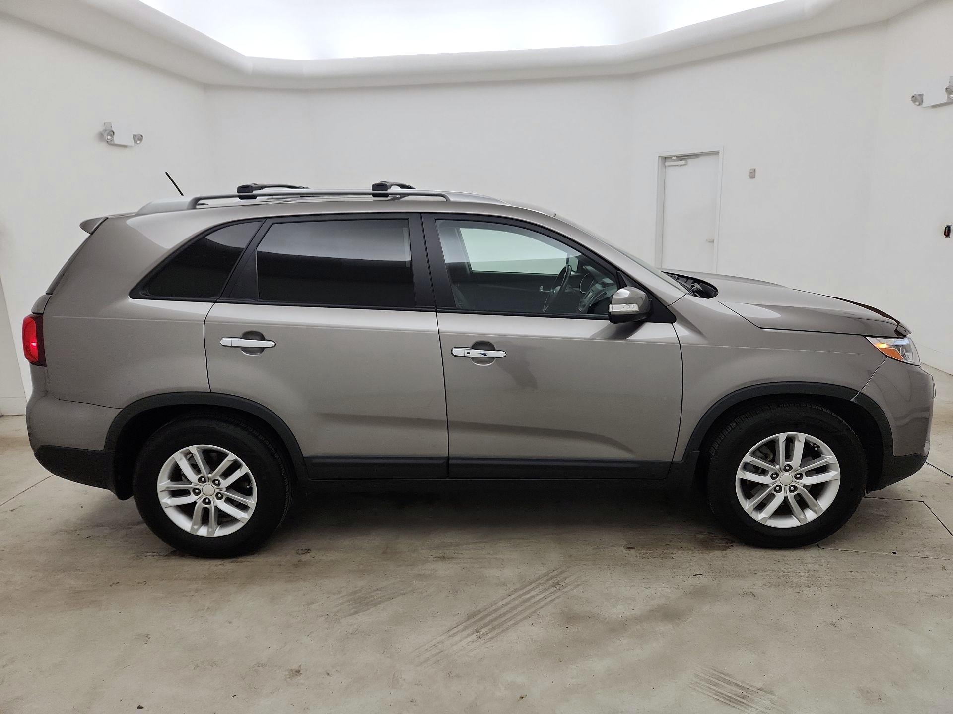 Thumbnail: 2014 Kia Sorento - 4