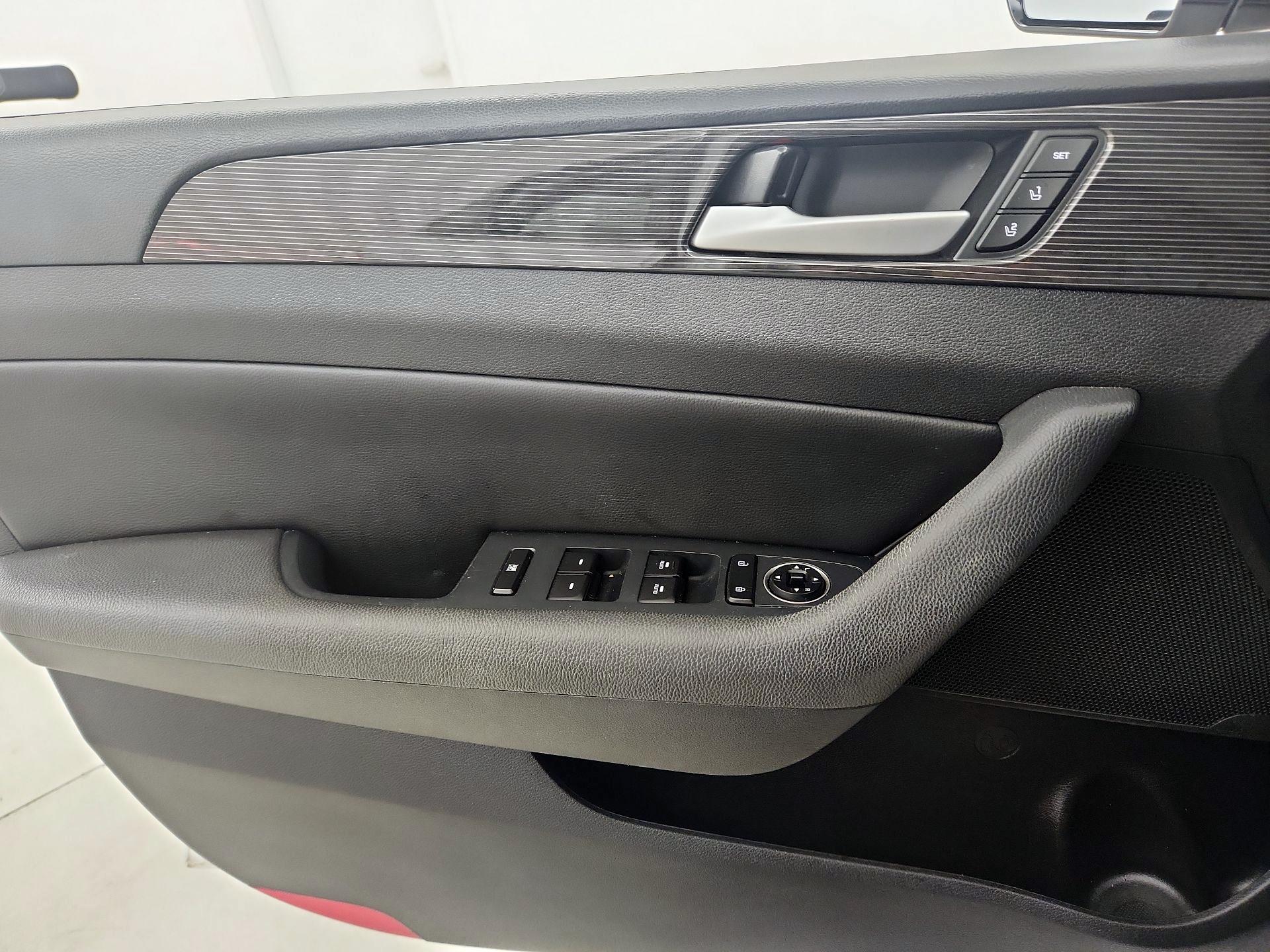 Thumbnail: 2018 Hyundai Sonata - 10