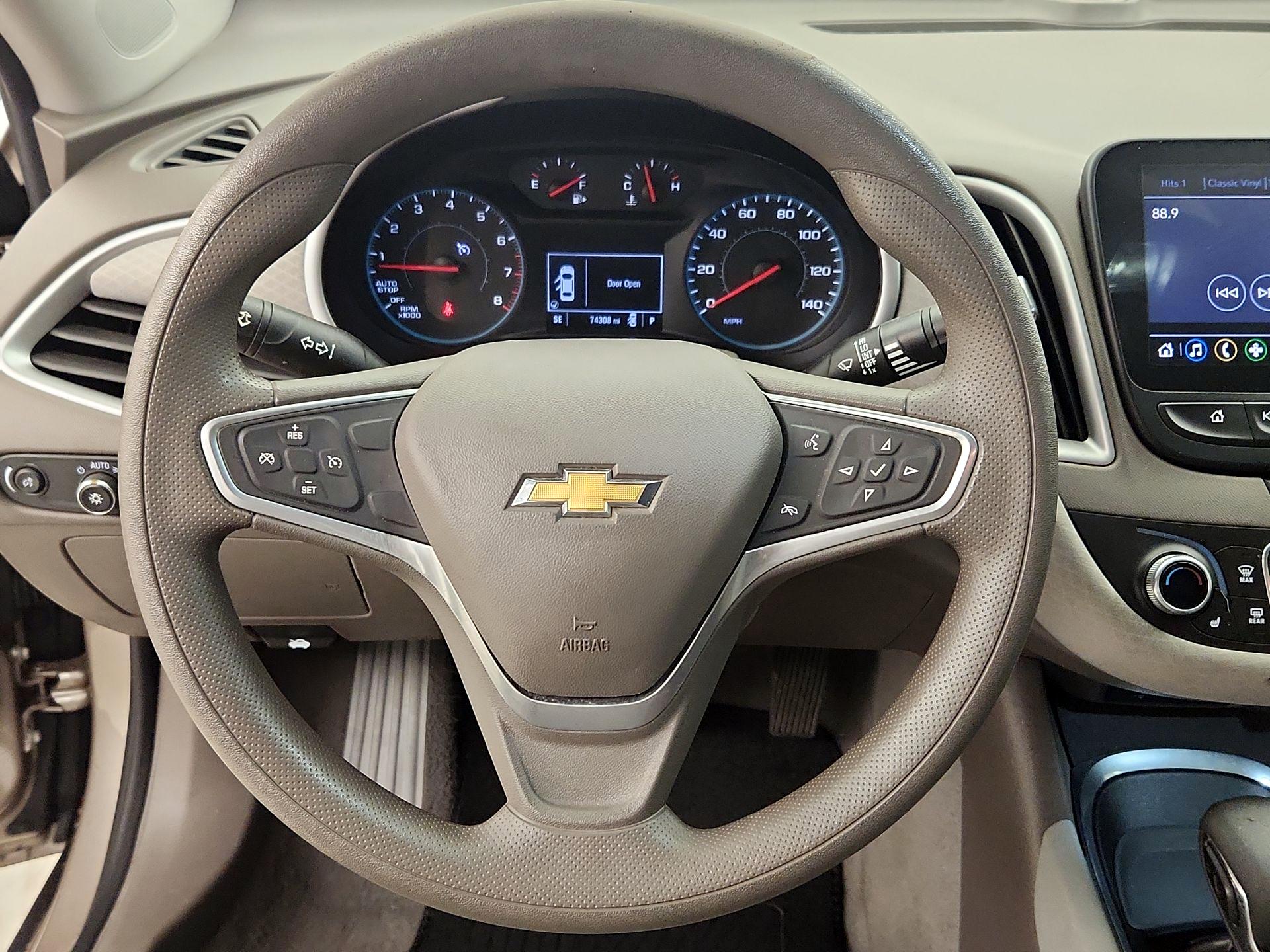 Thumbnail: 2022 Chevrolet Malibu - 10