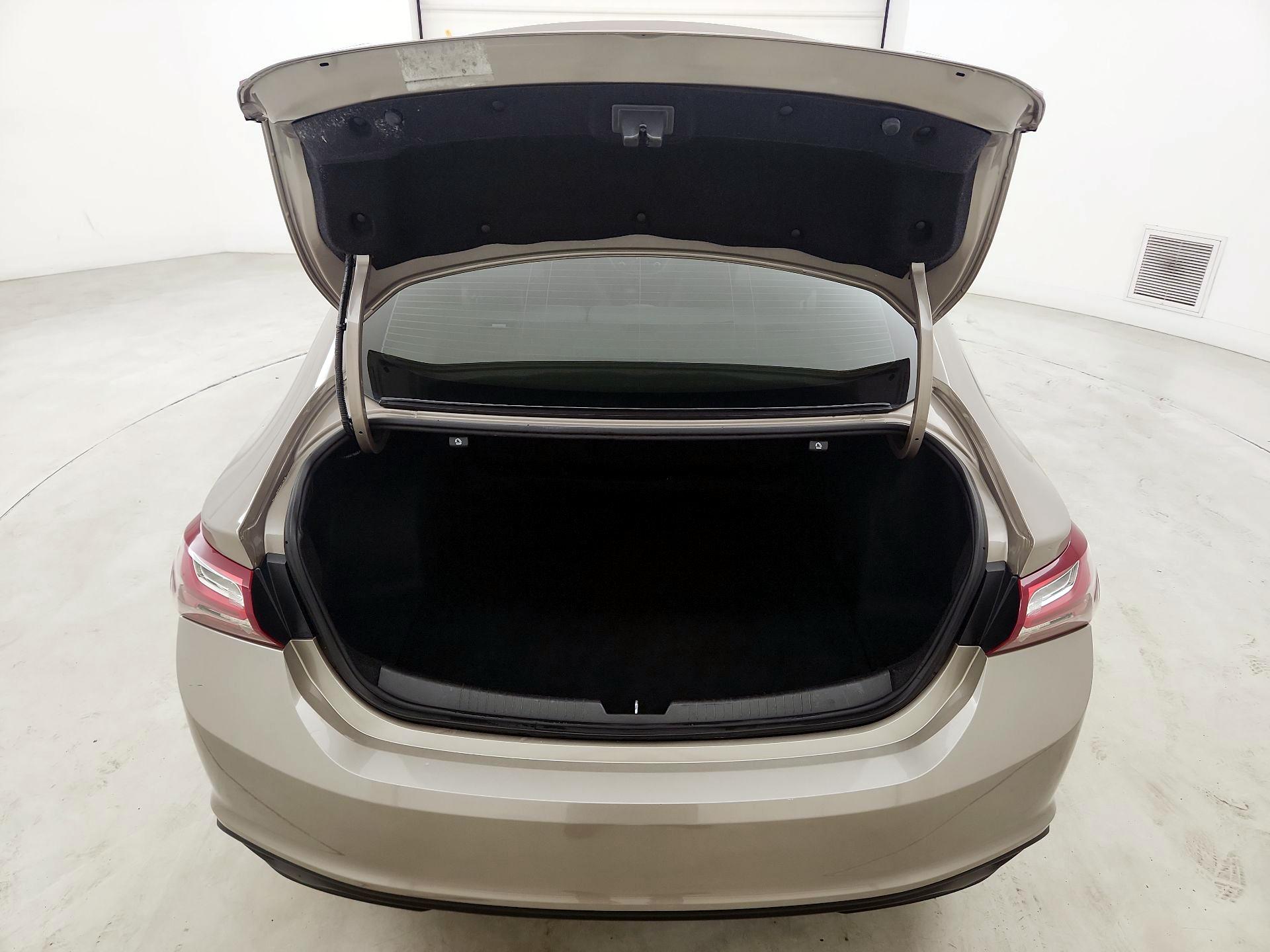 Thumbnail: 2022 Chevrolet Malibu - 20