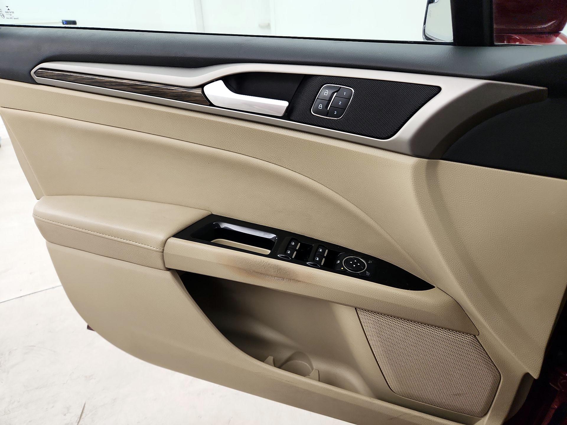 Thumbnail: 2016 Ford Fusion - 10