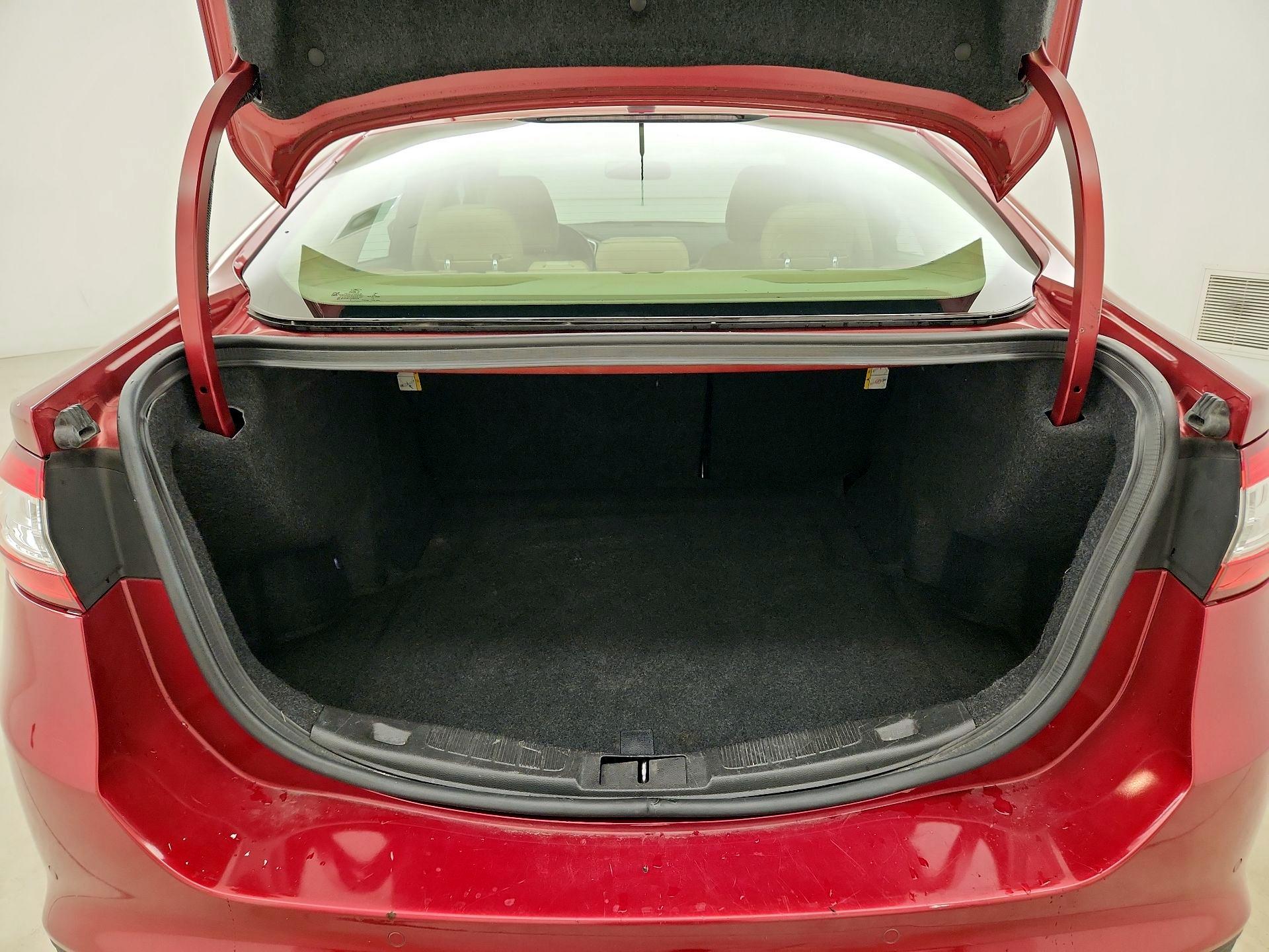 Thumbnail: 2016 Ford Fusion - 18