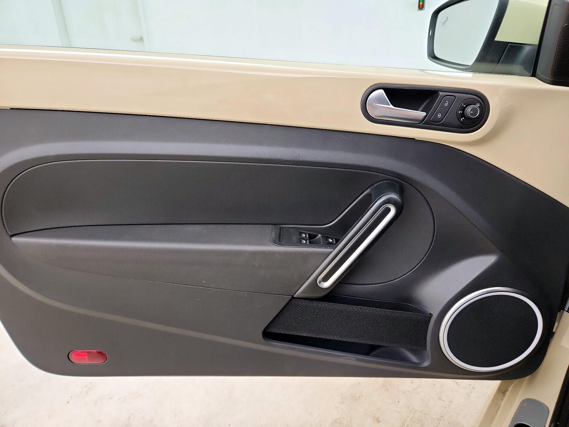 Thumbnail: 2019 Volkswagen Beetle - 10