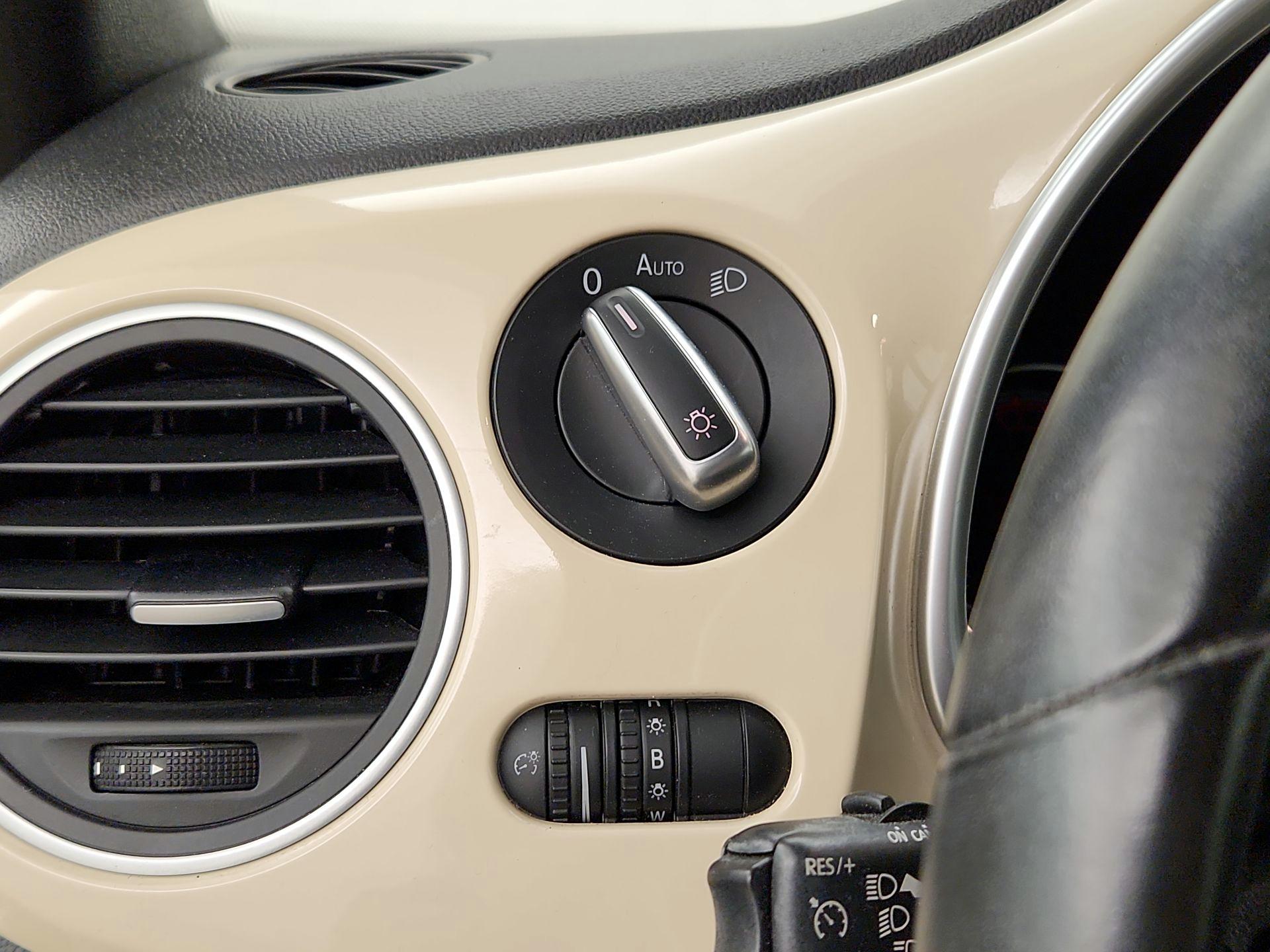 Thumbnail: 2019 Volkswagen Beetle - 11