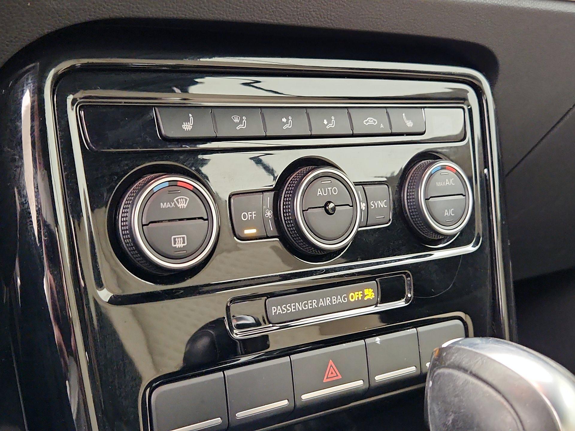 Thumbnail: 2019 Volkswagen Beetle - 14