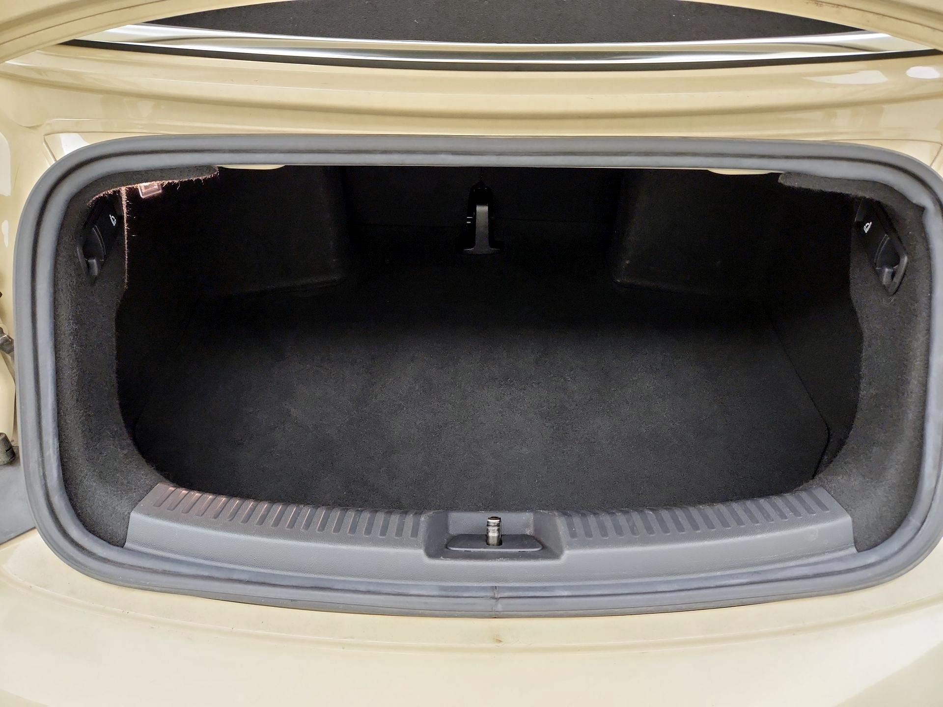 Thumbnail: 2019 Volkswagen Beetle - 19