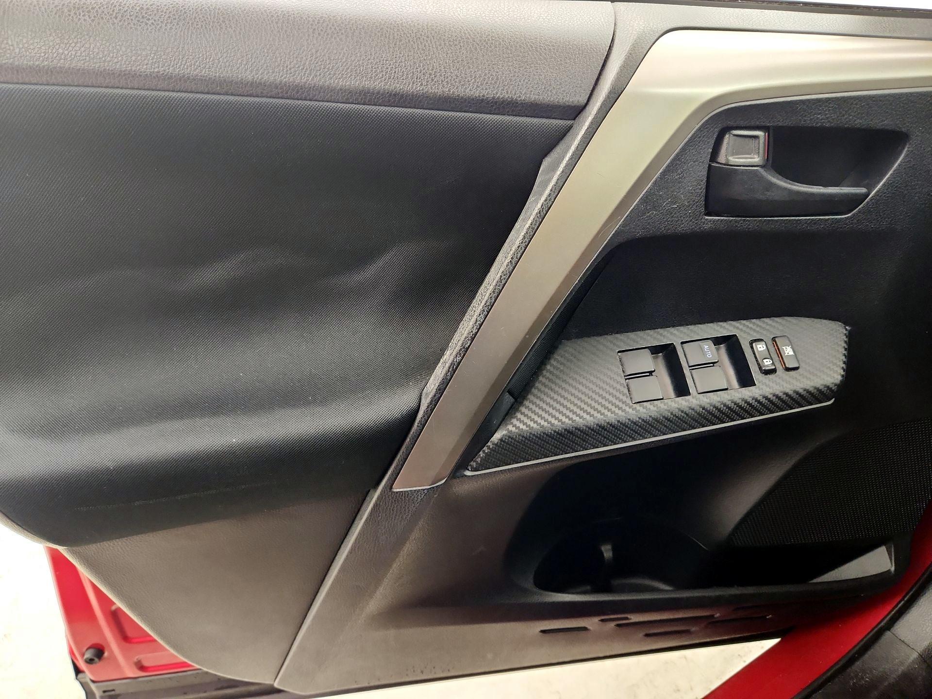 Thumbnail: 2015 Toyota RAV4 - 12