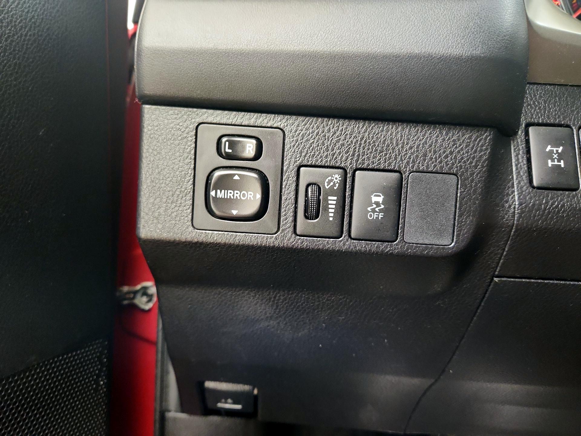 Thumbnail: 2015 Toyota RAV4 - 13