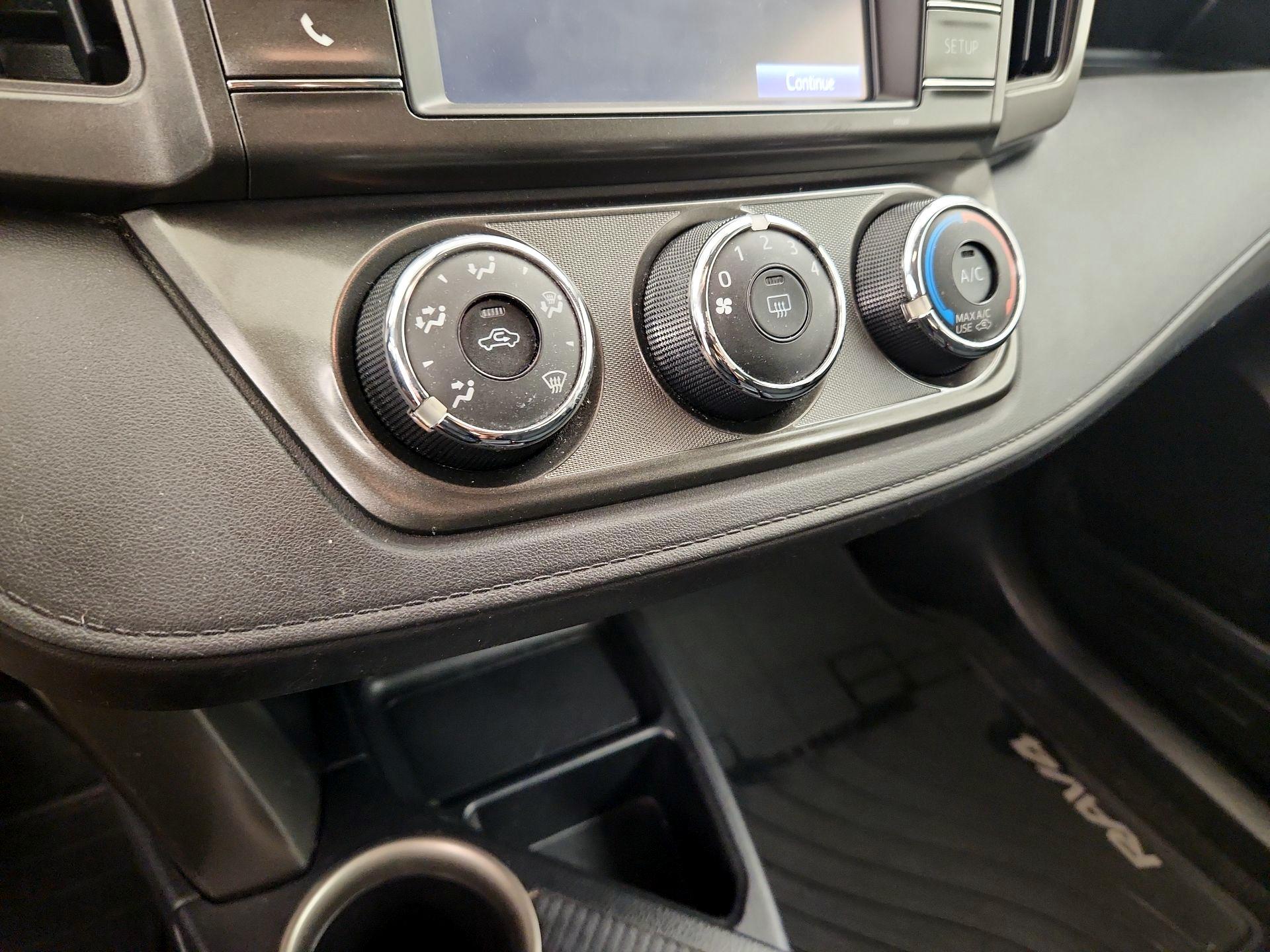Thumbnail: 2015 Toyota RAV4 - 16