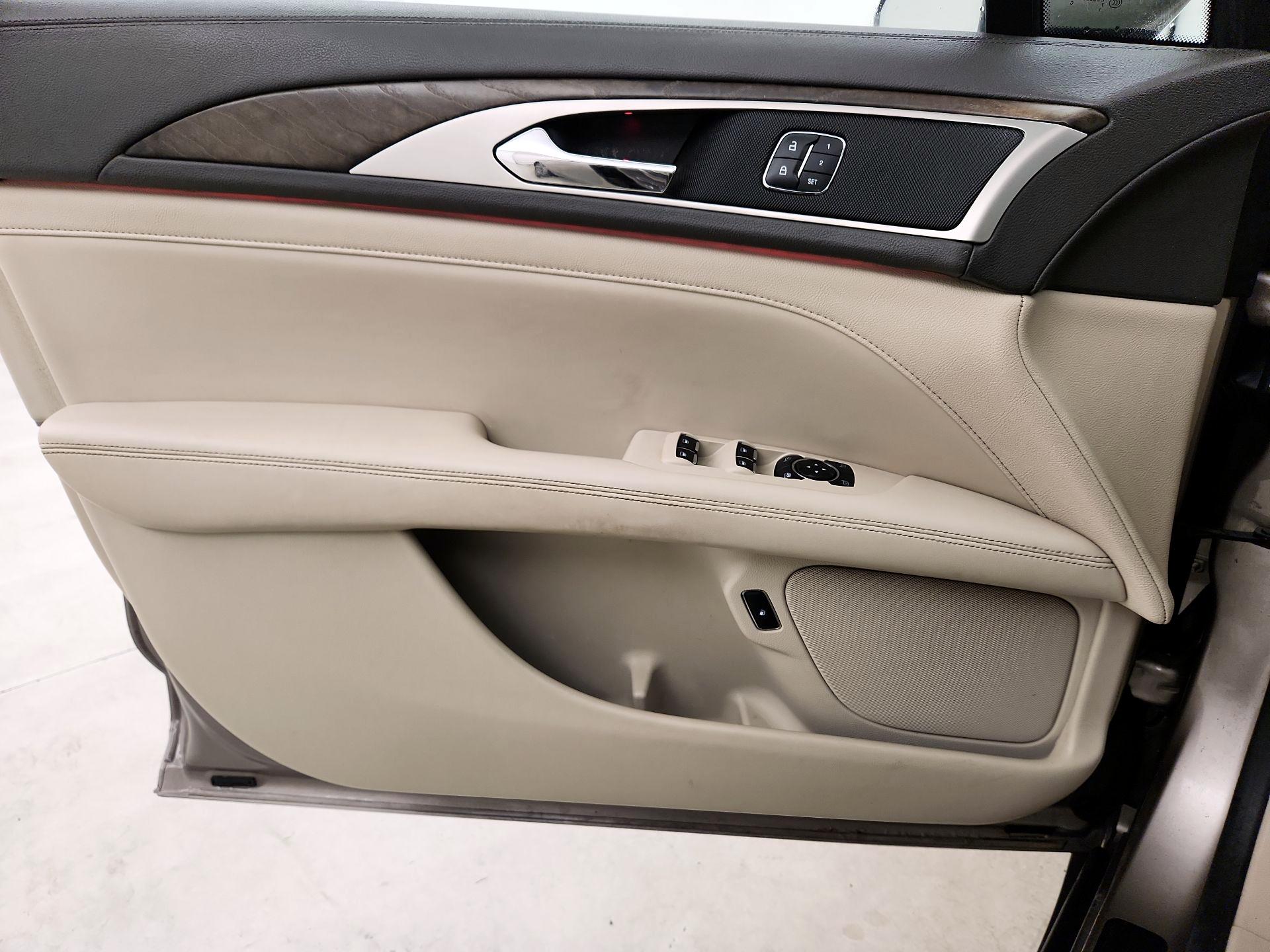 Thumbnail: 2018 Lincoln MKZ - 12