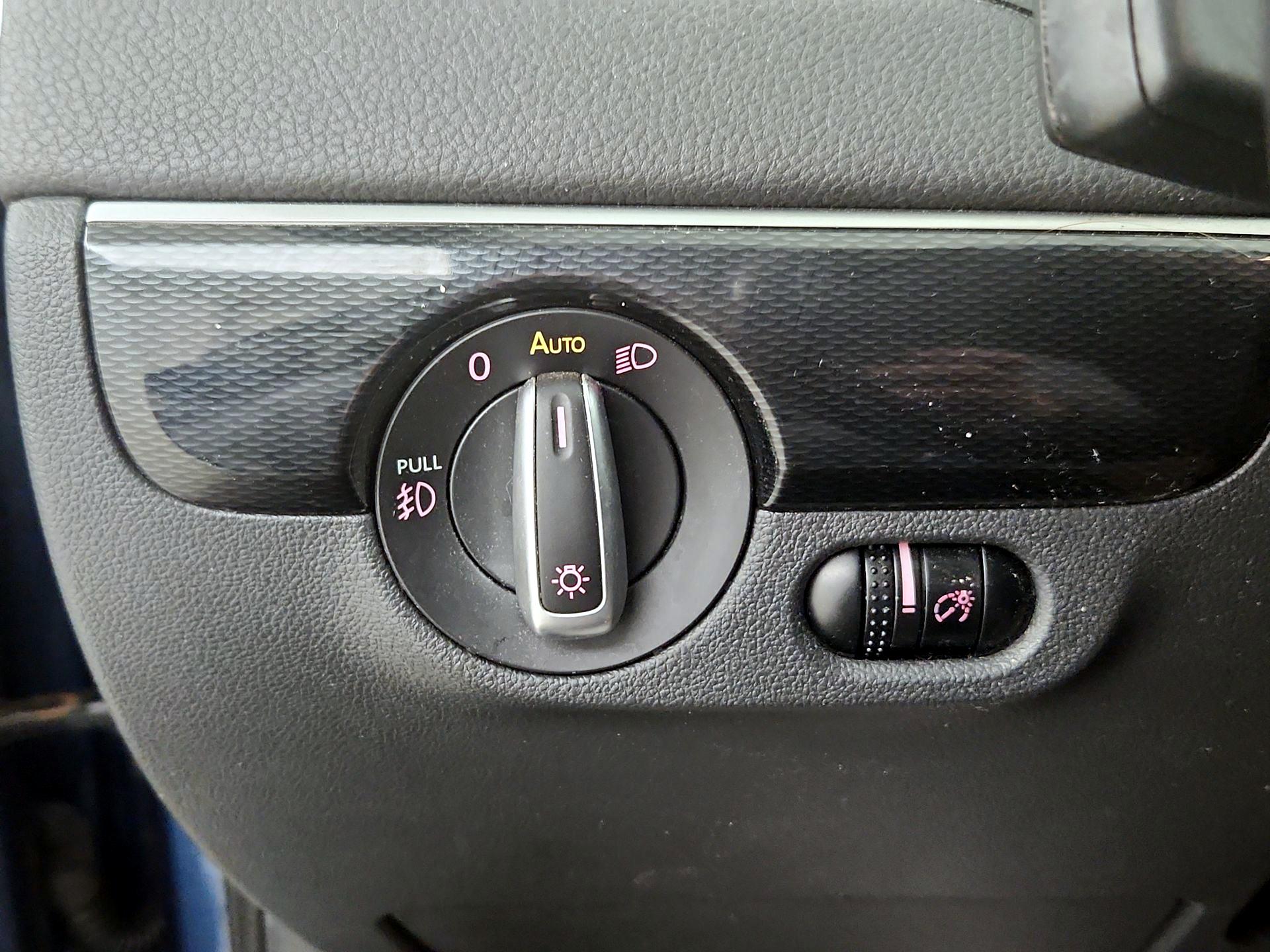 Thumbnail: 2017 Volkswagen Jetta - 11