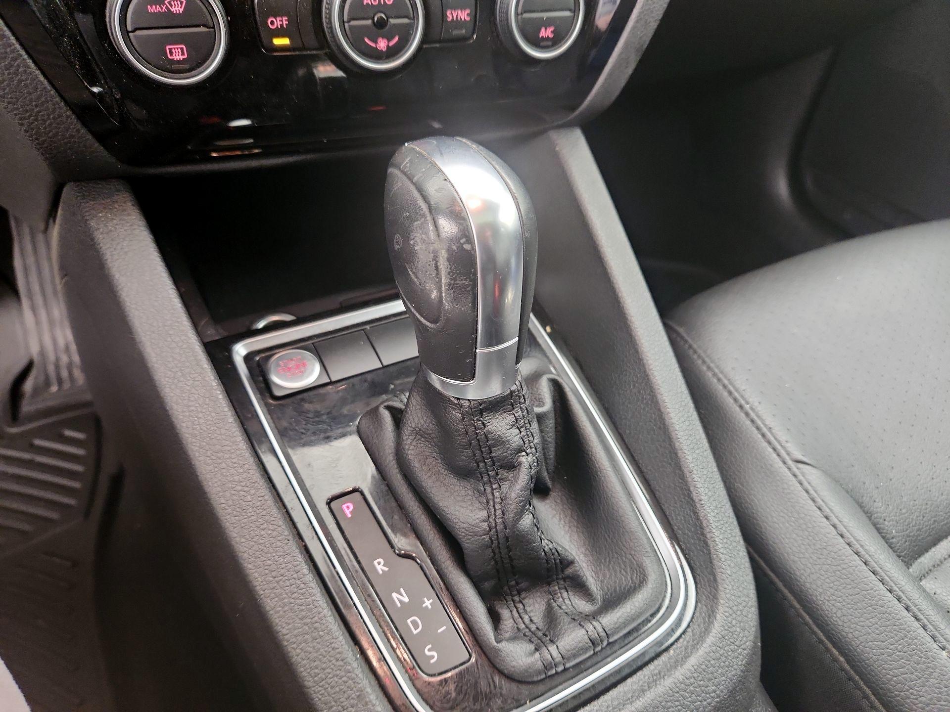 Thumbnail: 2017 Volkswagen Jetta - 16