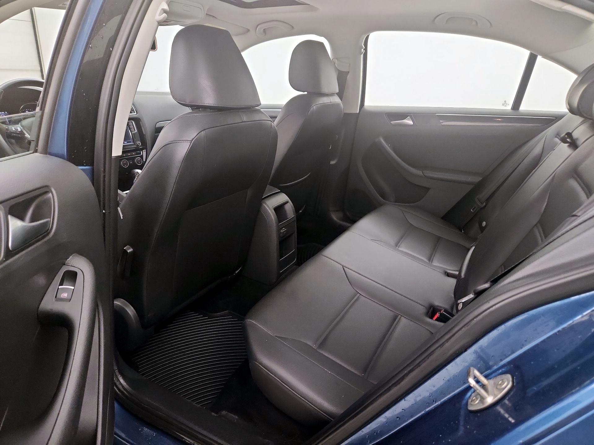 Thumbnail: 2017 Volkswagen Jetta - 18