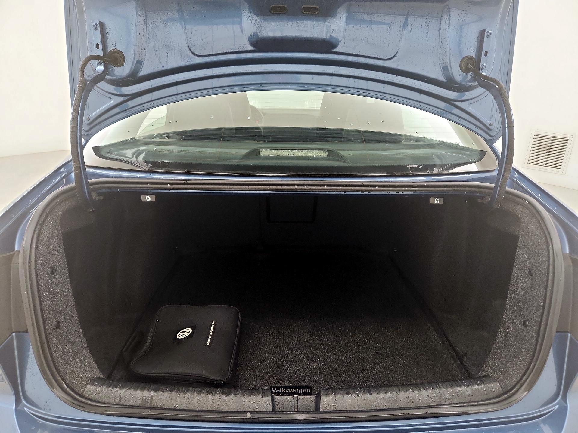 Thumbnail: 2017 Volkswagen Jetta - 19