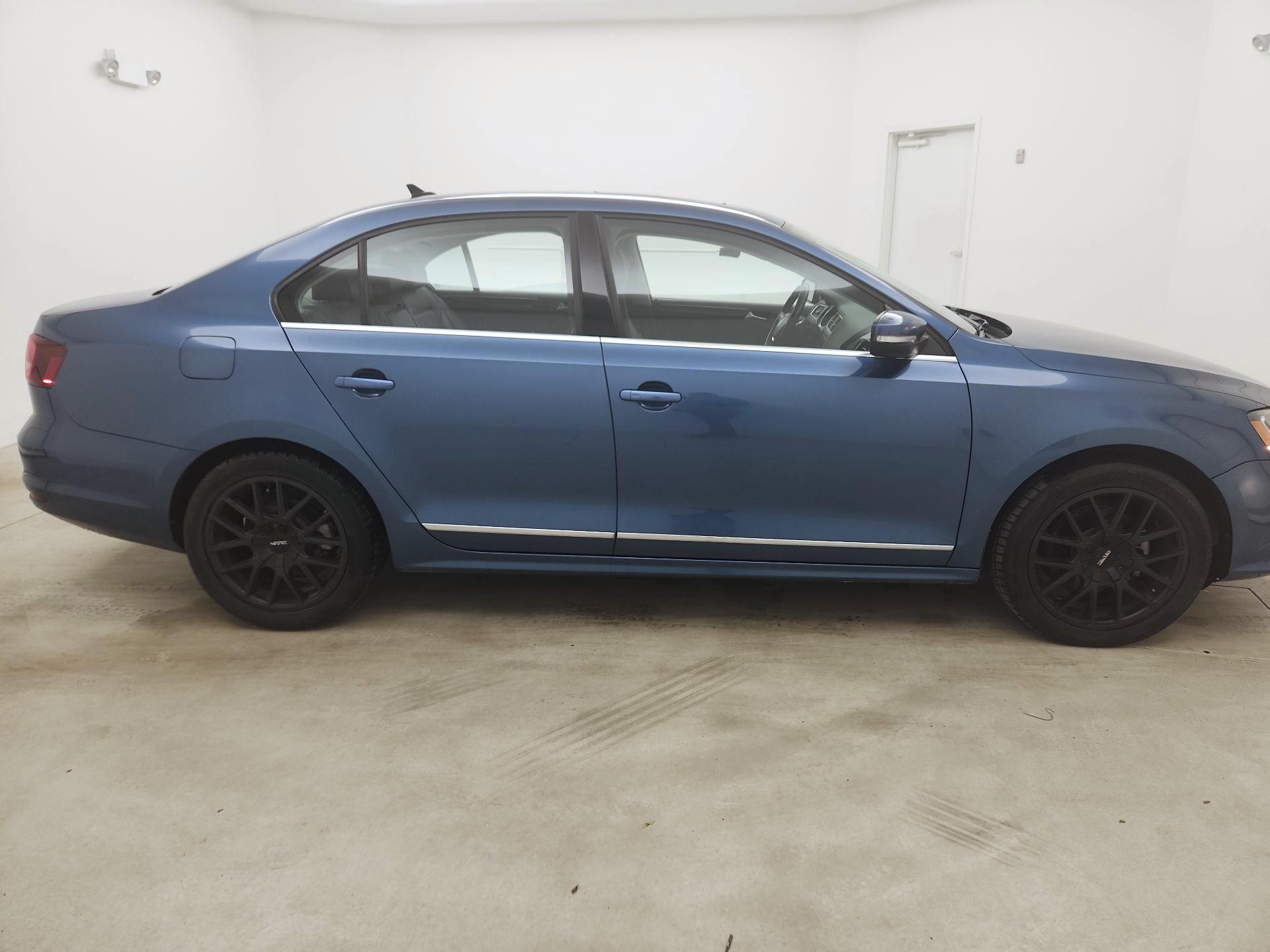 Thumbnail: 2017 Volkswagen Jetta - 4