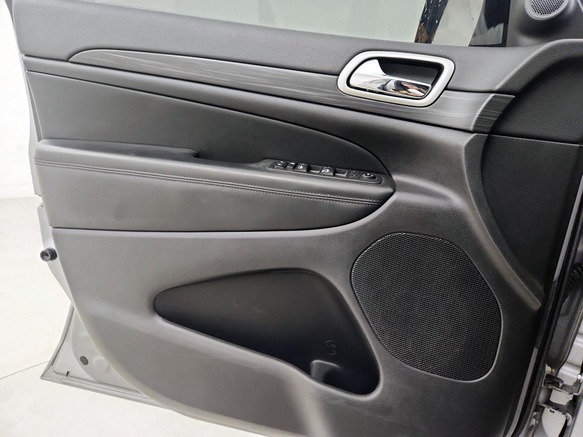 Thumbnail: 2020 Jeep Grand Cherokee - 12