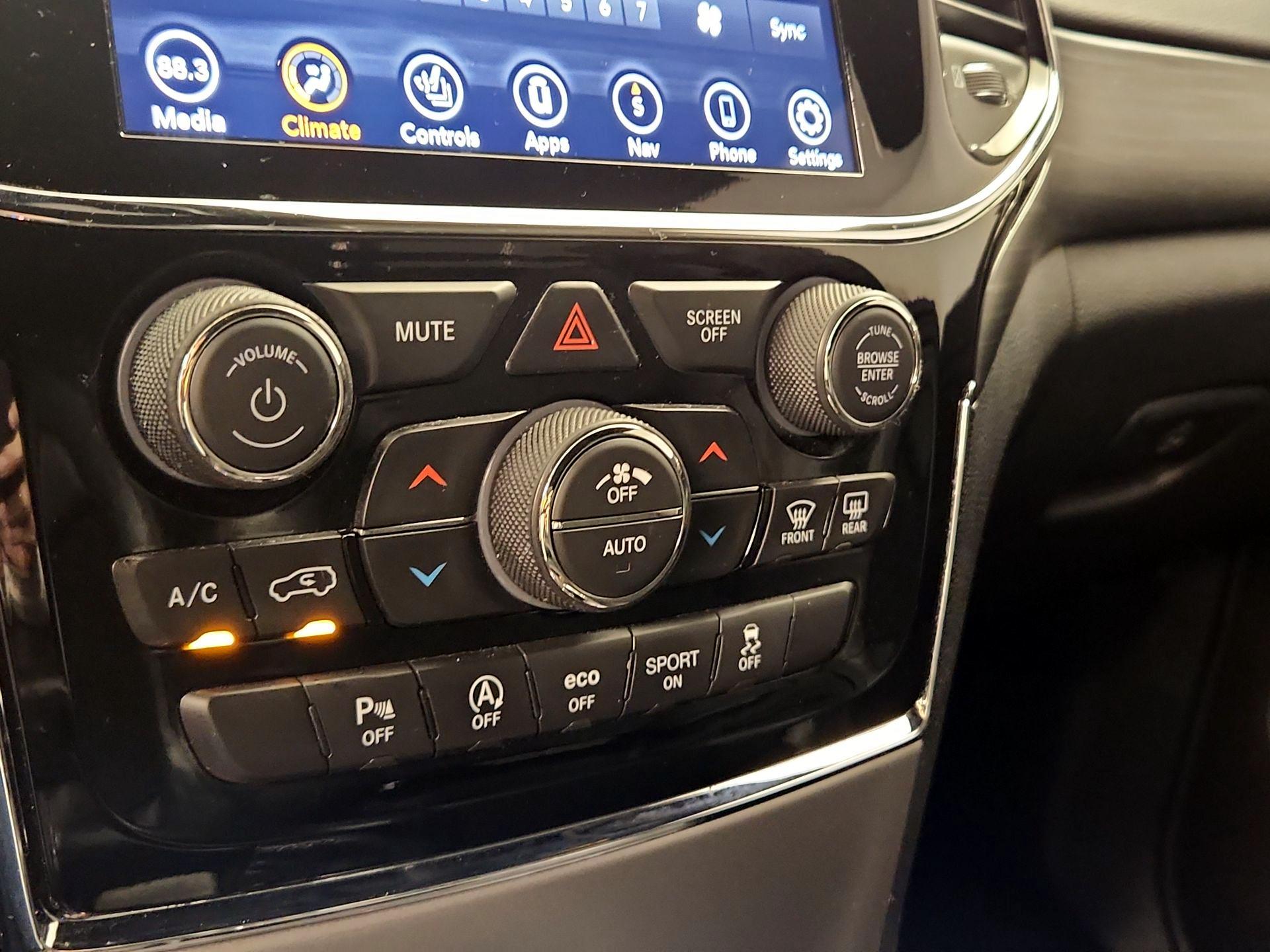 Thumbnail: 2020 Jeep Grand Cherokee - 17