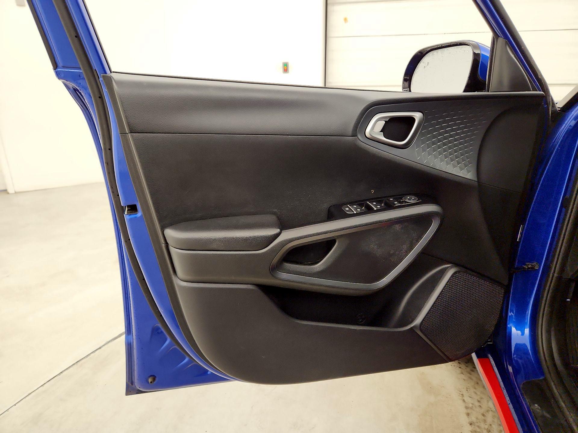 Thumbnail: 2020 Kia Soul - 10