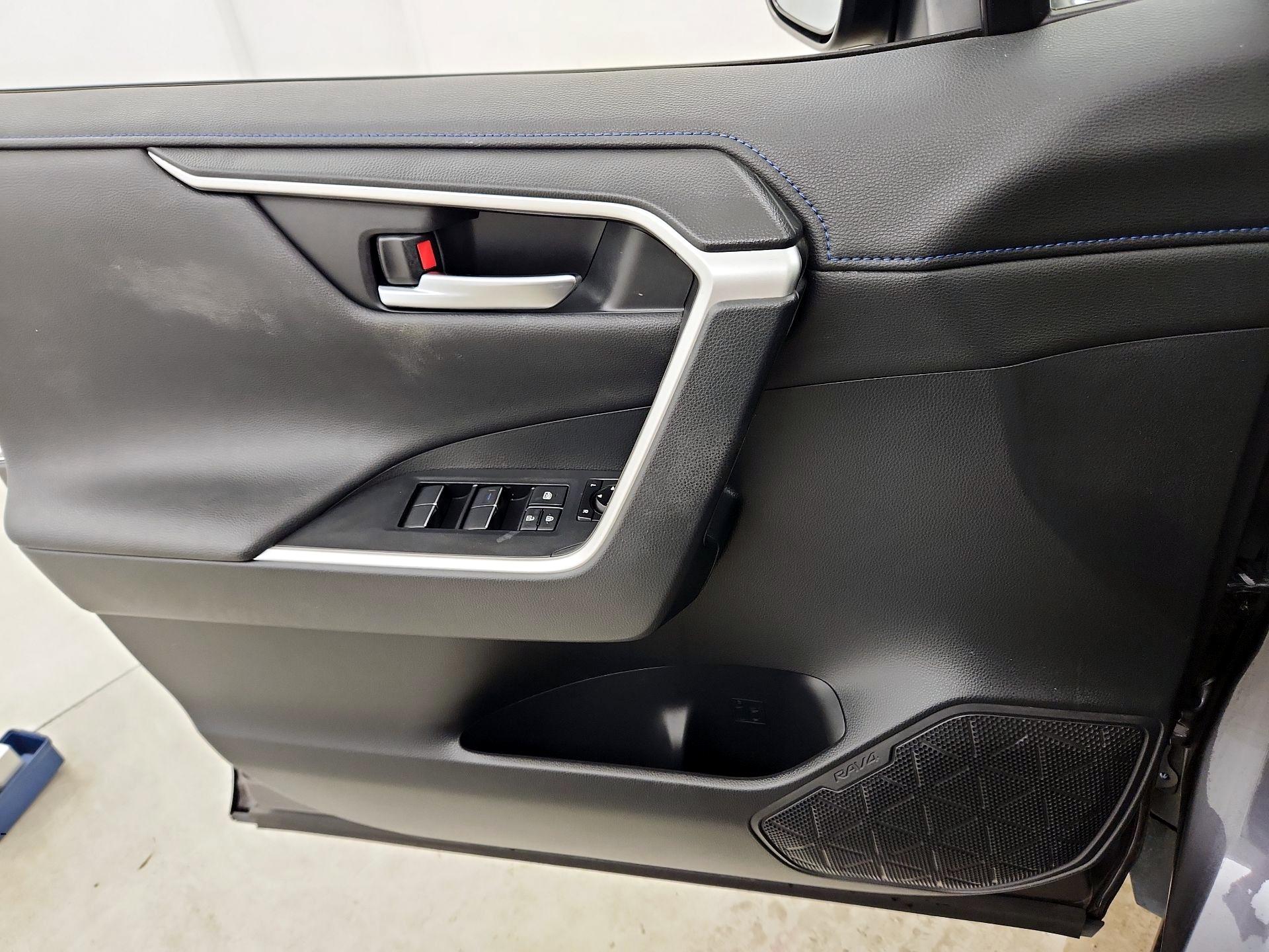 Thumbnail: 2019 Toyota RAV4 - 10