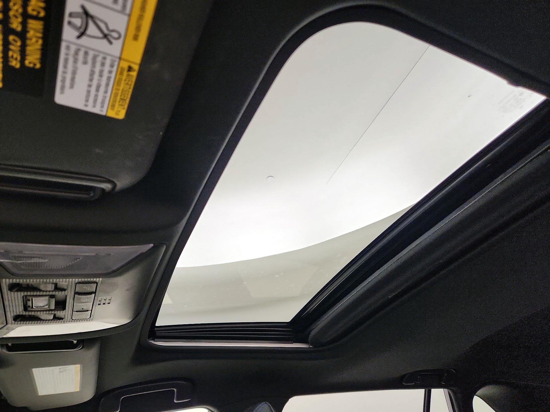 Thumbnail: 2019 Toyota RAV4 - 17