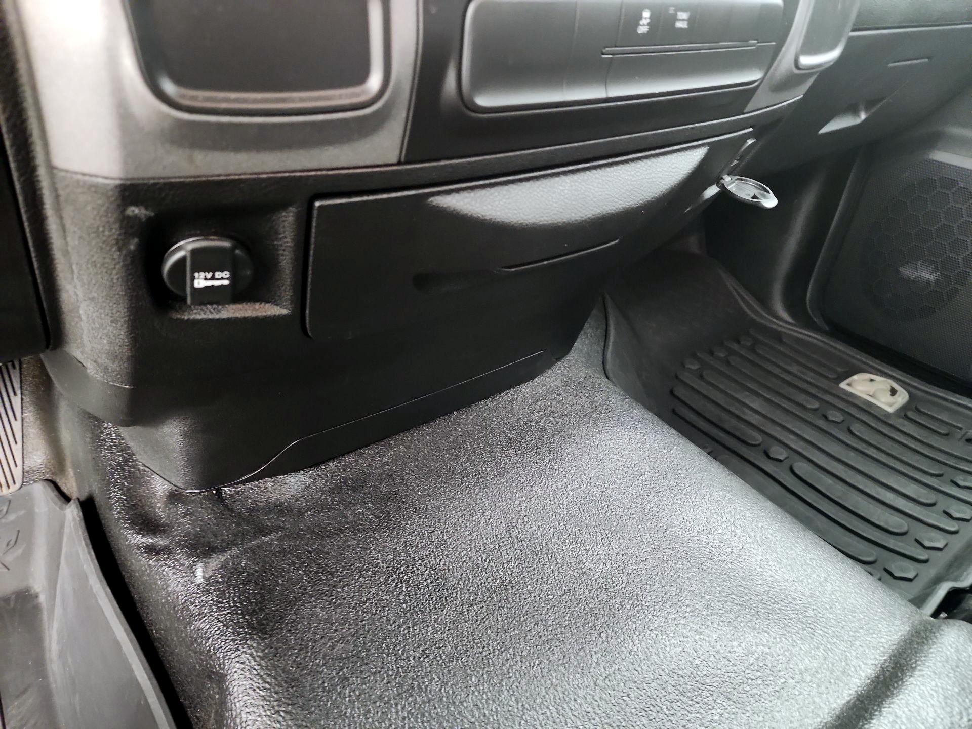 Thumbnail: 2019 RAM 1500 Classic - 16