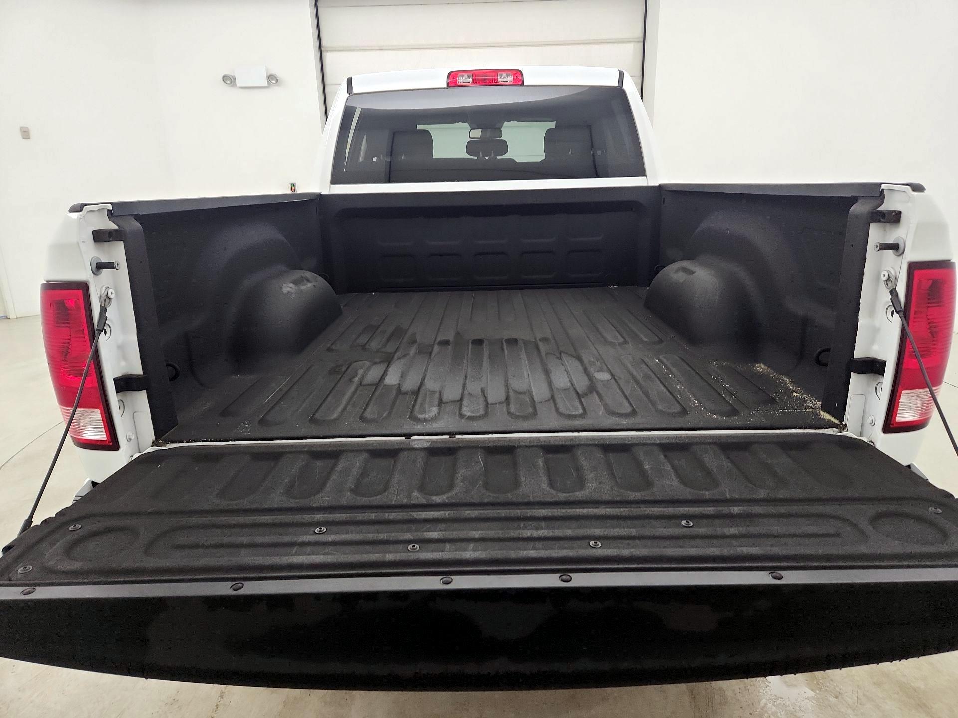 Thumbnail: 2019 RAM 1500 Classic - 18