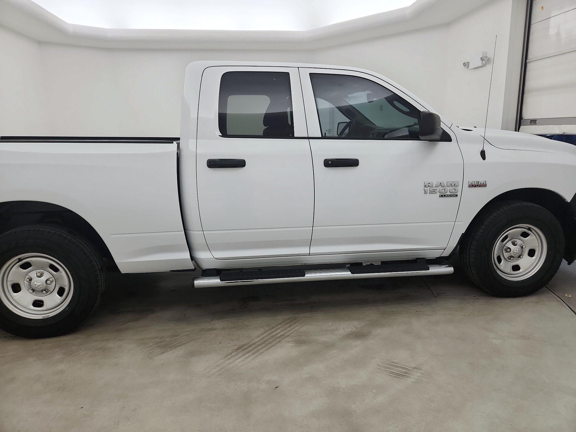 Thumbnail: 2019 RAM 1500 Classic - 4