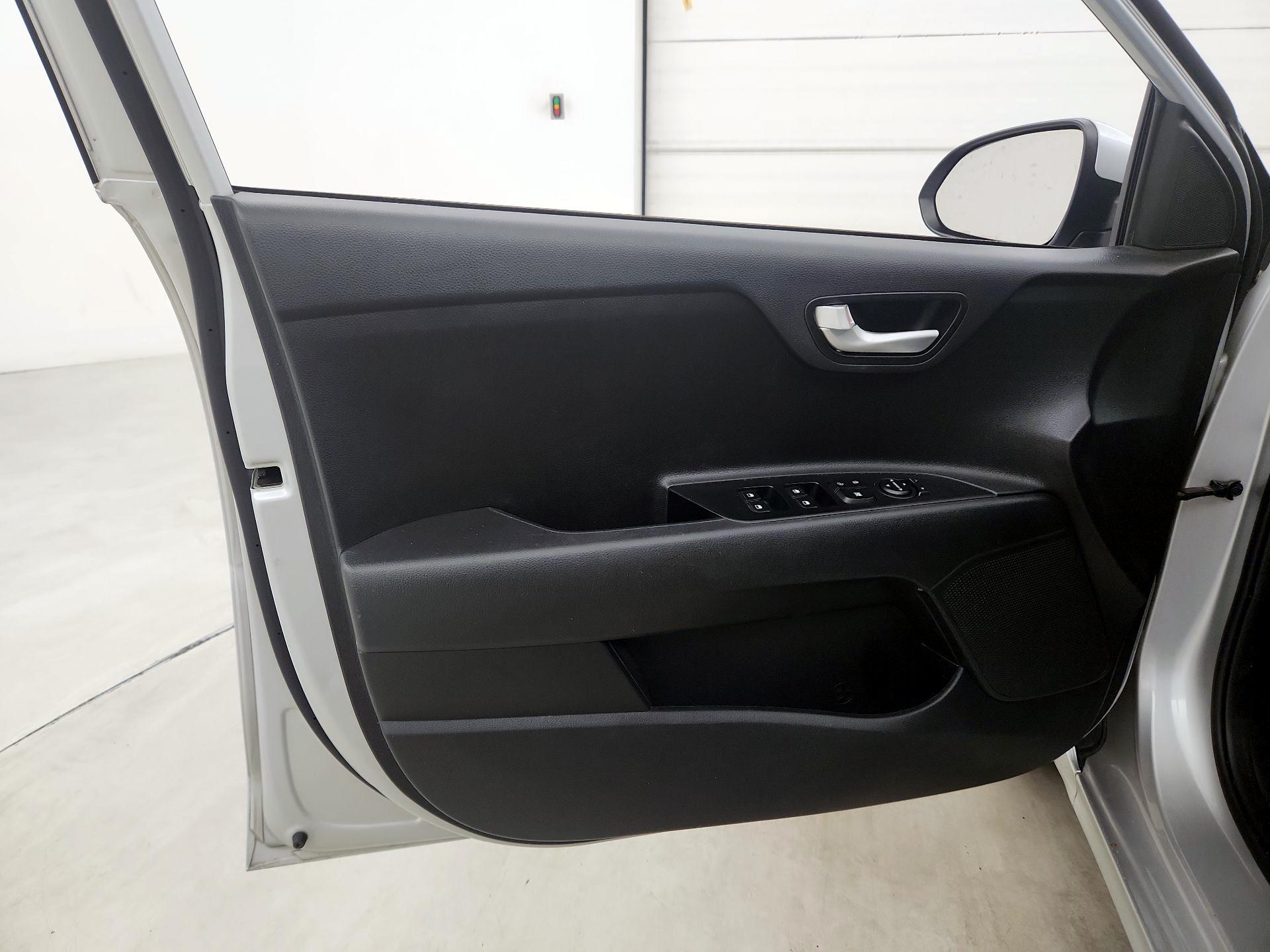 Thumbnail: 2020 Kia Rio5 - 10