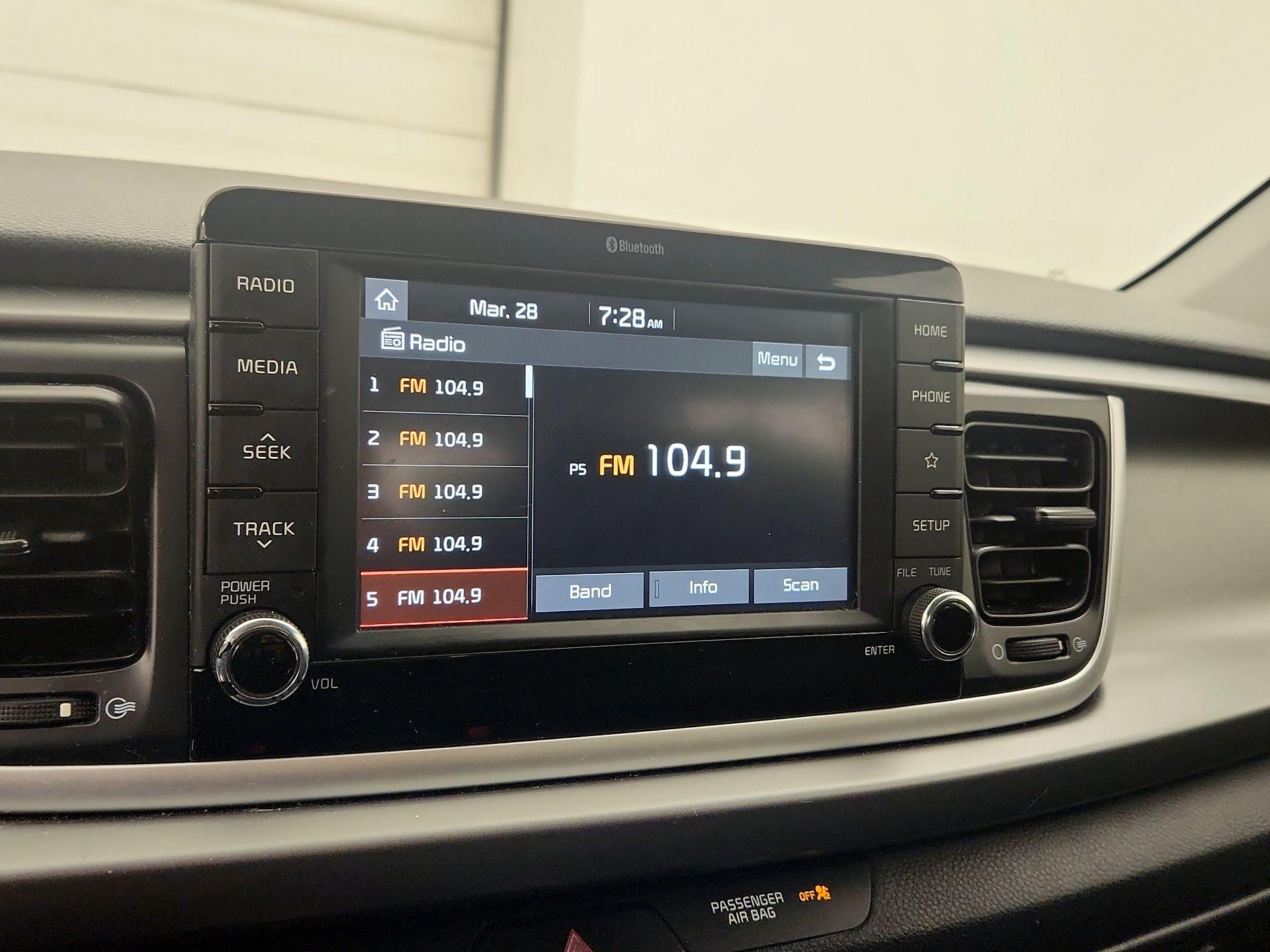 Thumbnail: 2020 Kia Rio5 - 13