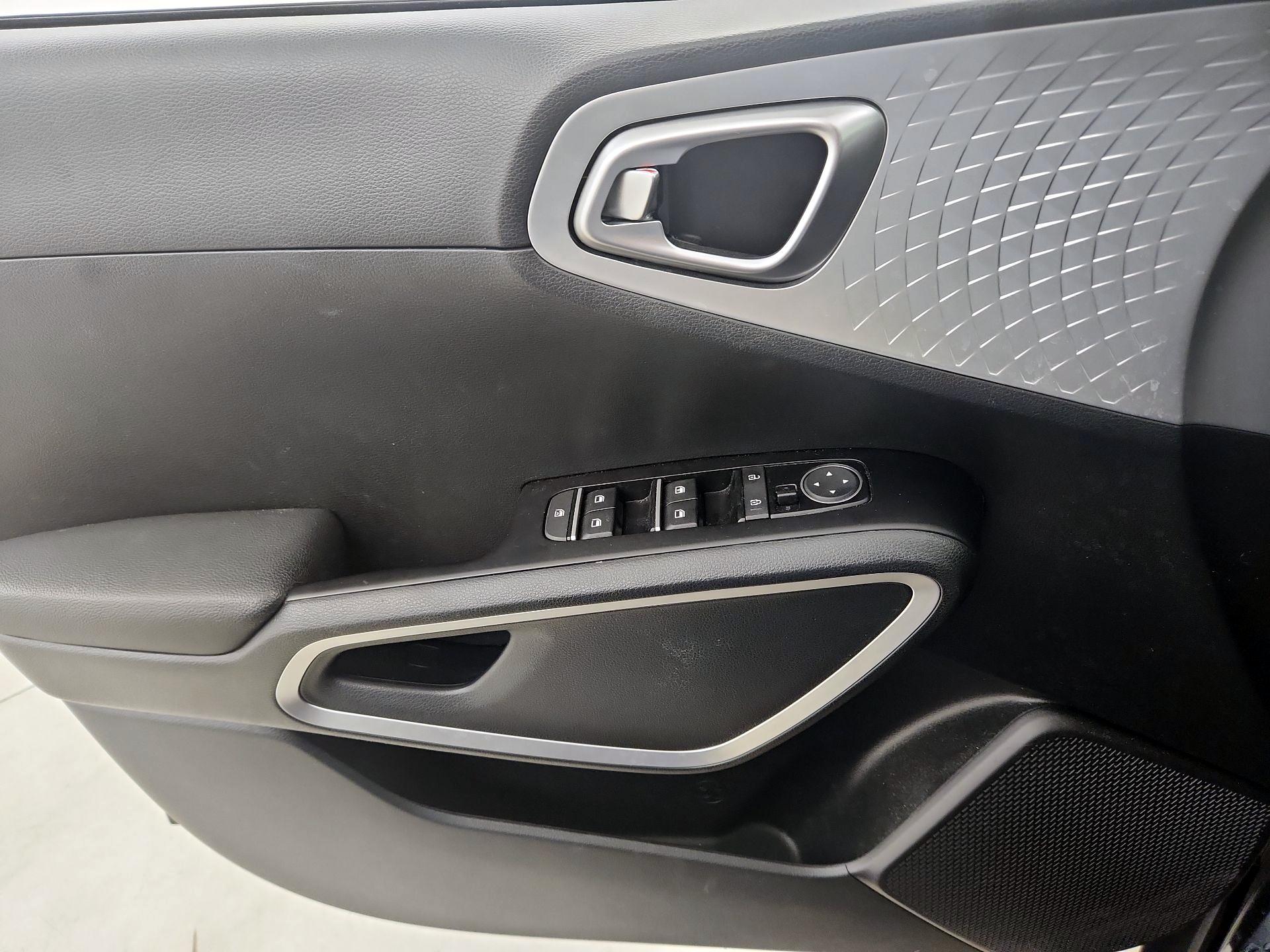 Thumbnail: 2022 Kia Soul - 10