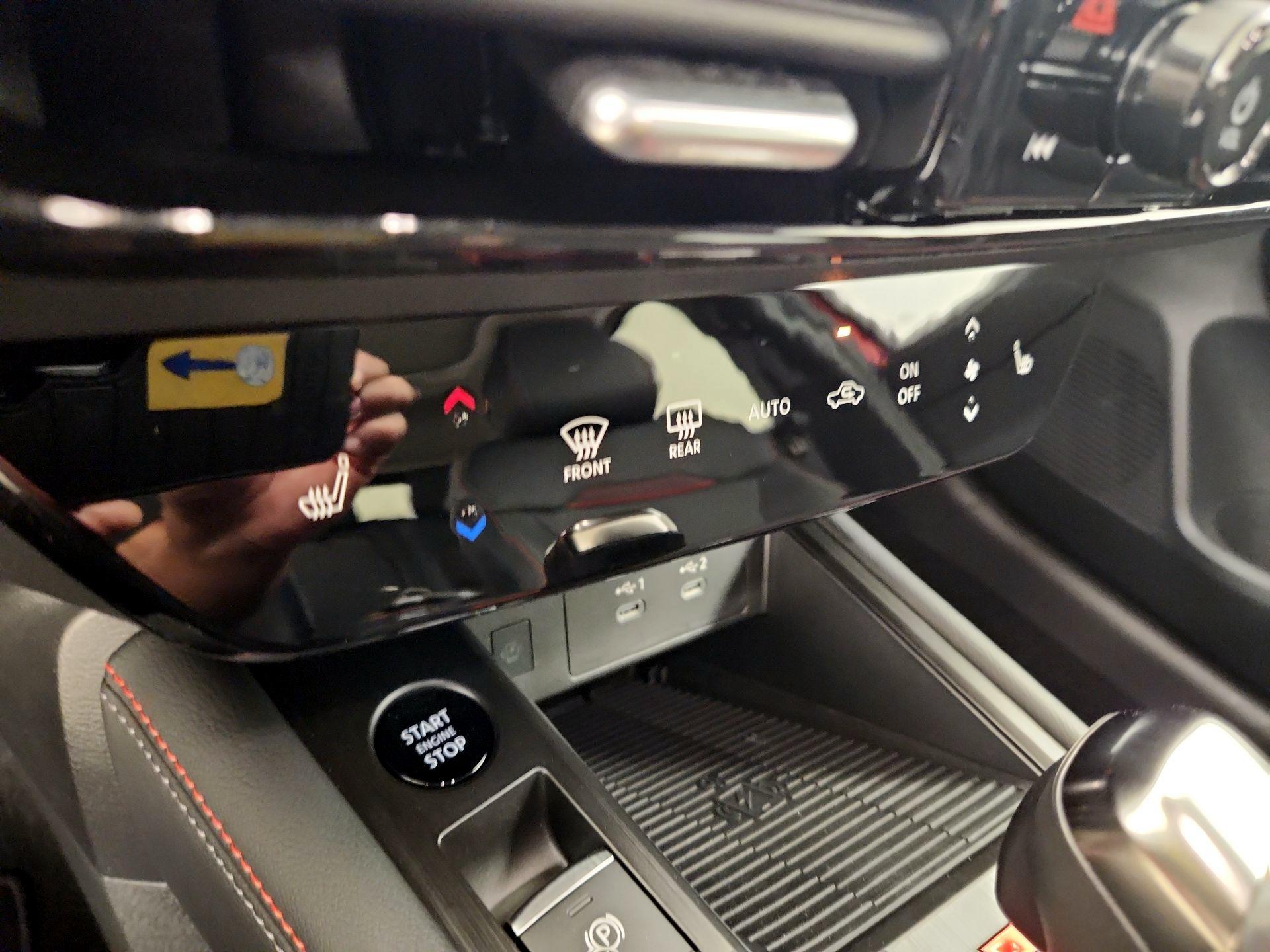 Thumbnail: 2025 Nissan Kicks - 14