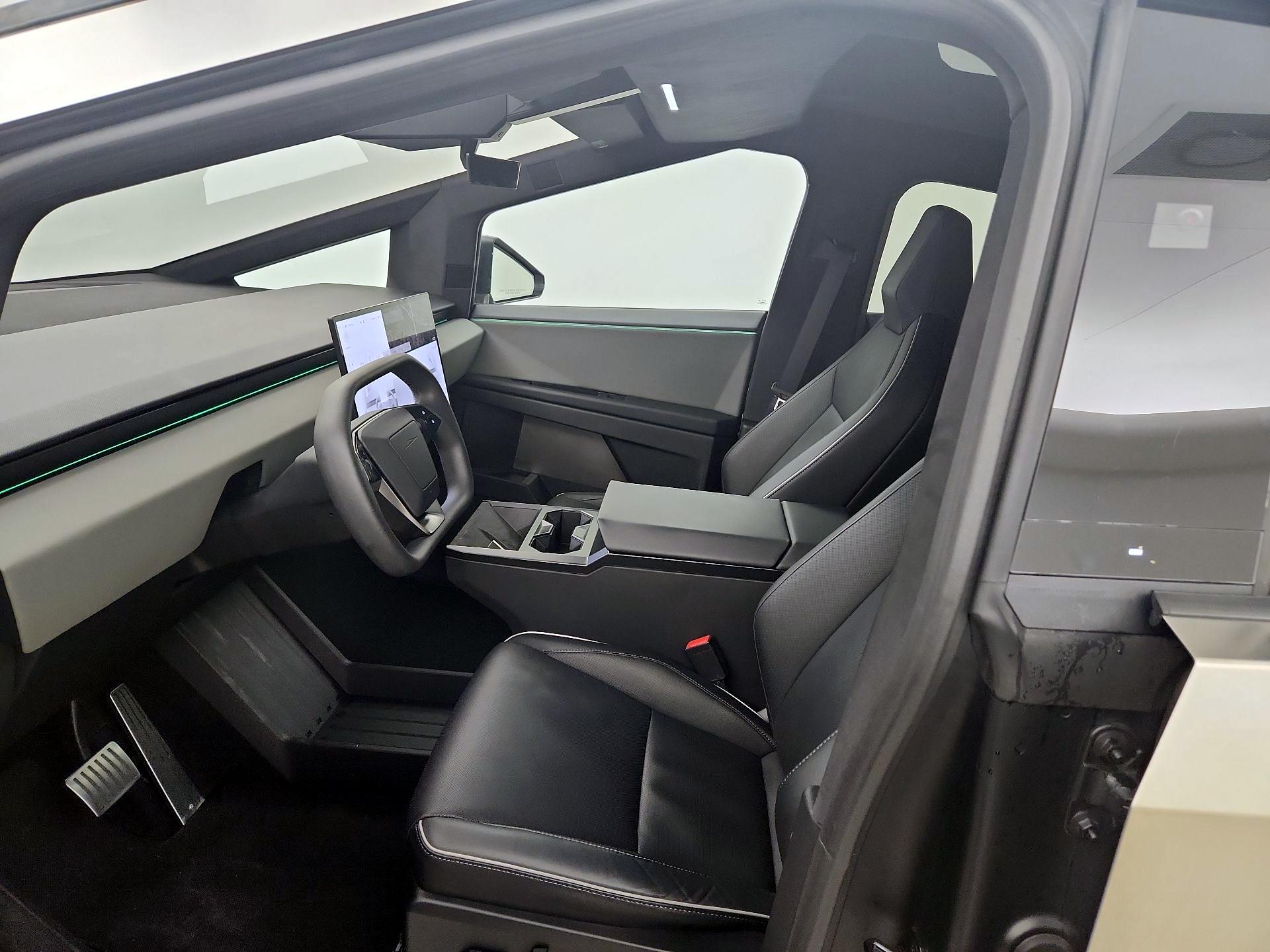 Thumbnail: 2025 Tesla Cybertruck - 11